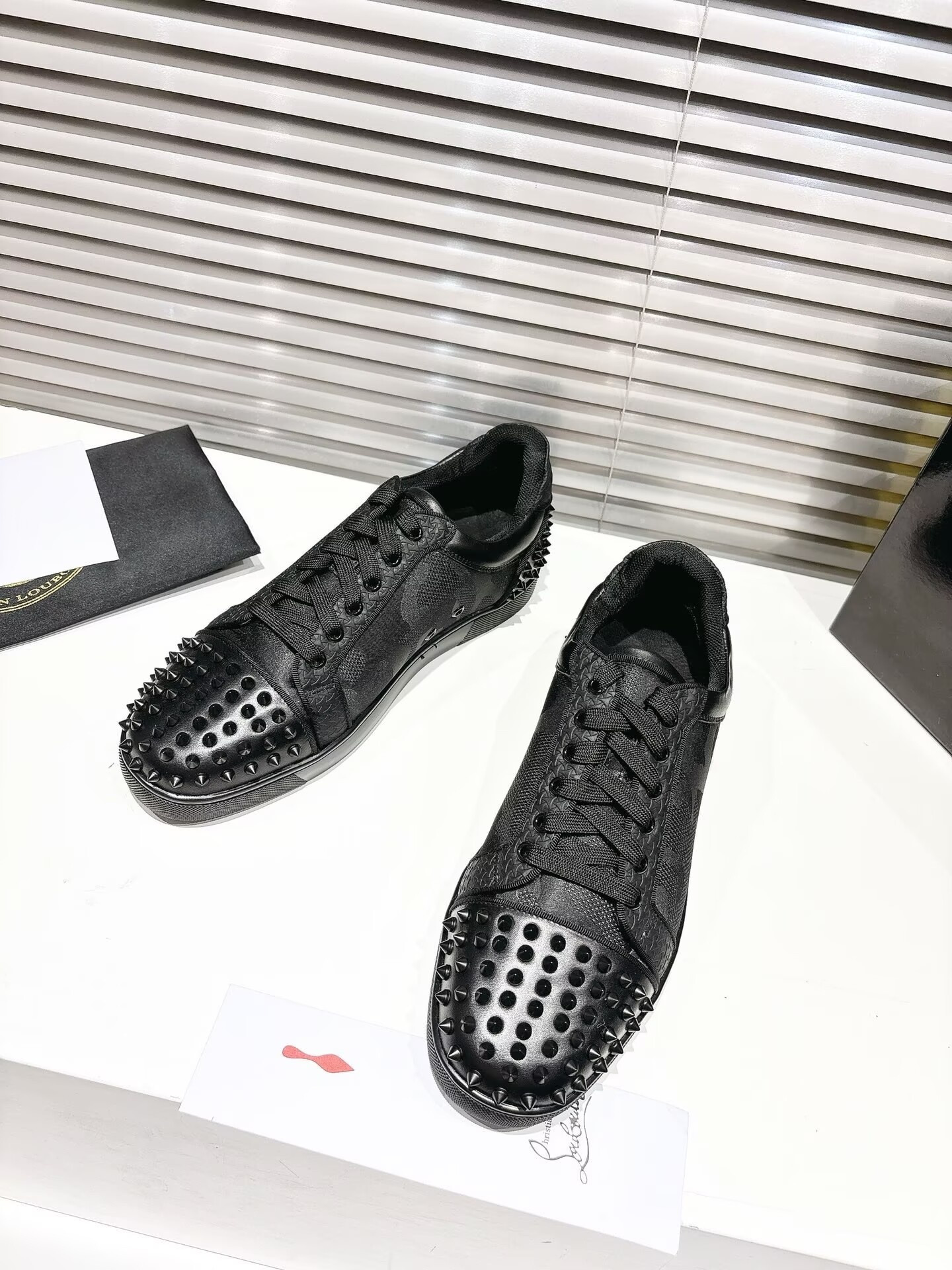 UA Christian Louboutin Seavaste 2 Orlato Sneakers