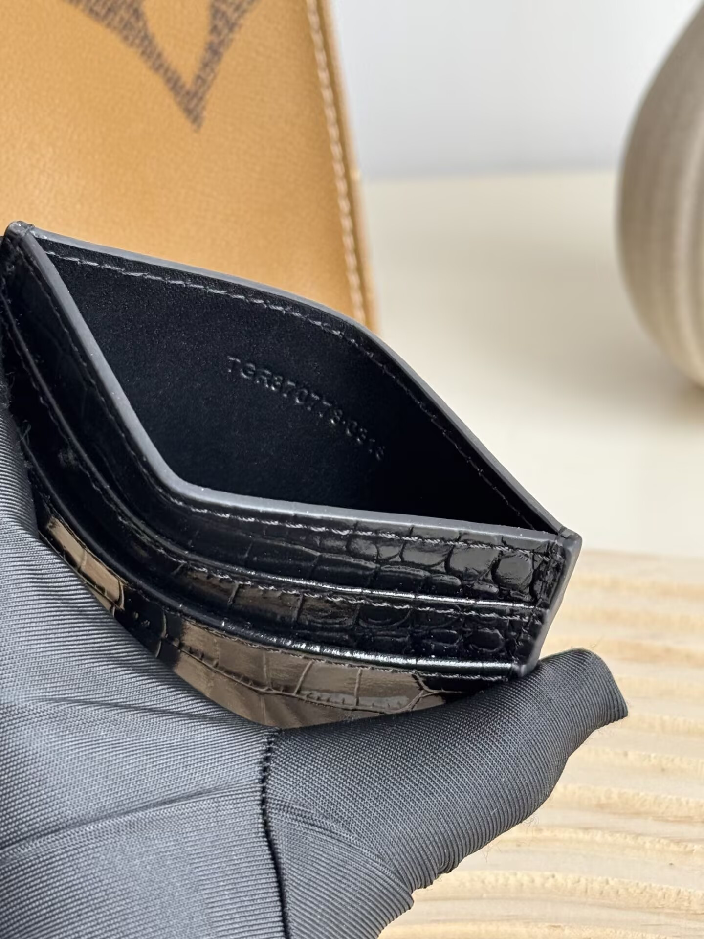 Y51 Card holder 10x7.5x0.5cm