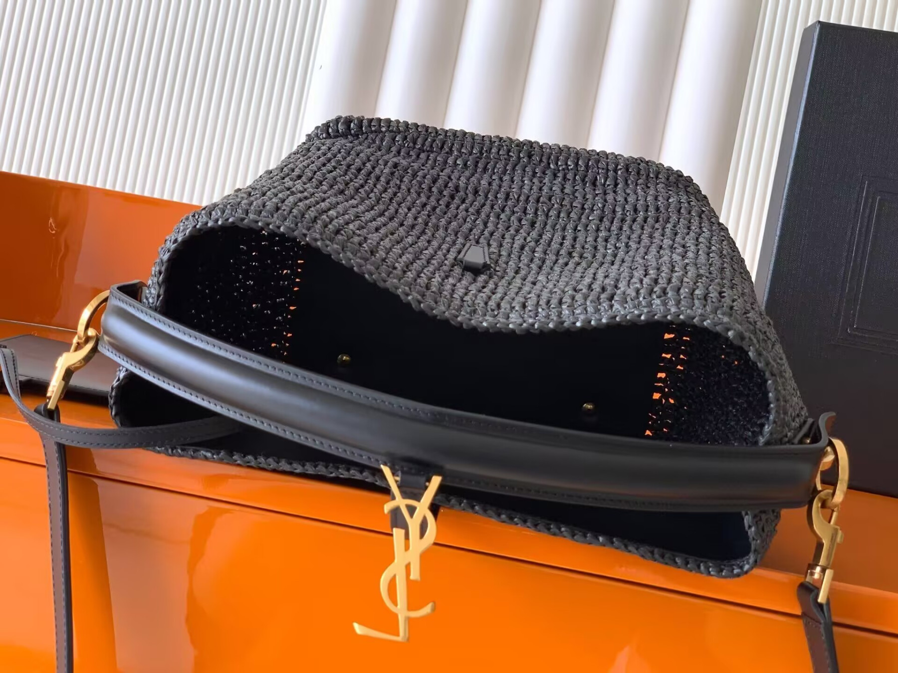 Y51 LE 37 in woven raffia and vegetable-tanned leather Bucket Bag 25x20x12cm