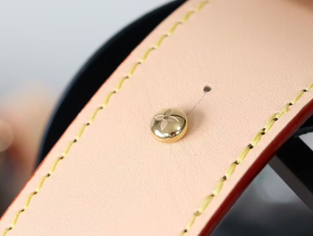 LV Neo Lockit MM M26494 36x30x15cm Without Box