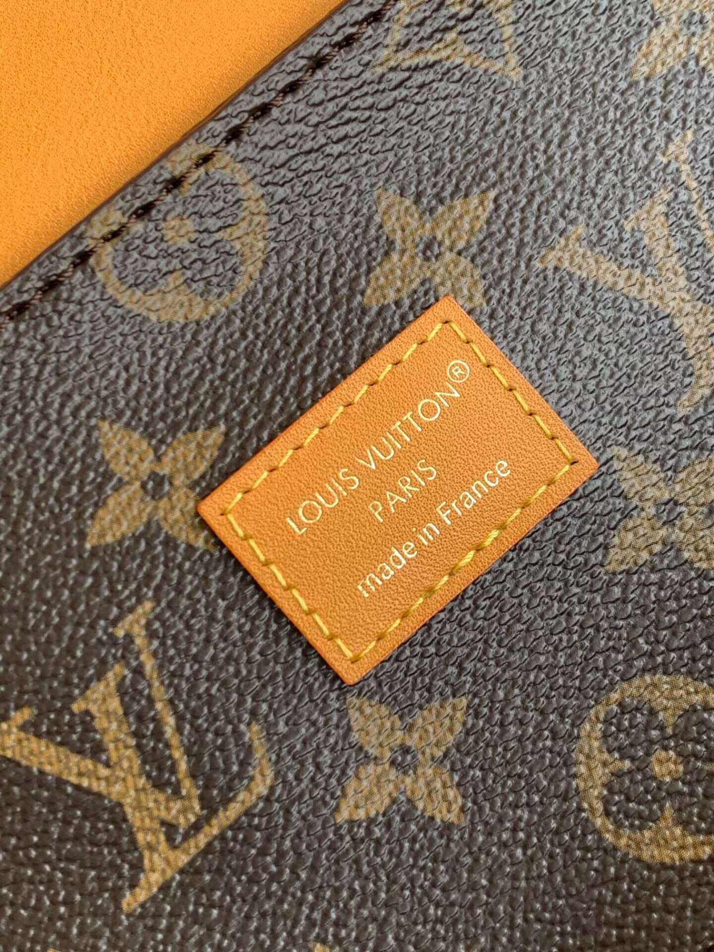 LV Backpack M25989 32x33x14cm