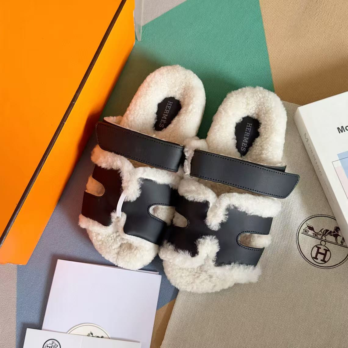 UA H**me5 Chypre sandal