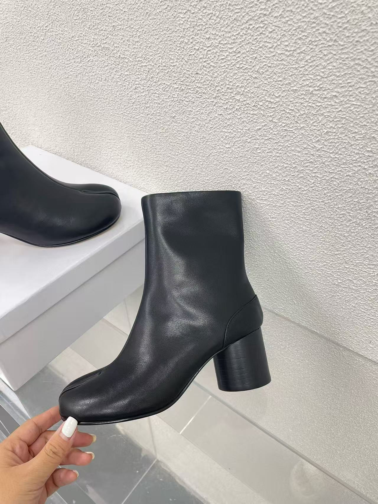 UA Ma1s0n Marg*e1a Tabi Ankle Boots
