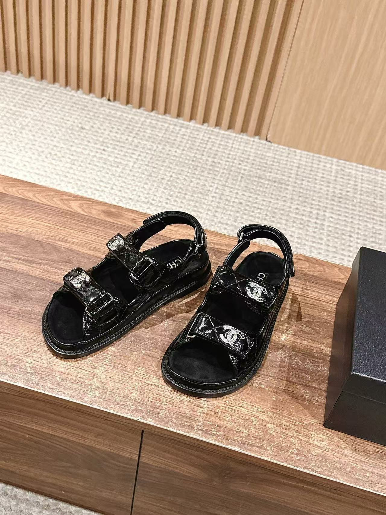 UA Ch**el Slides