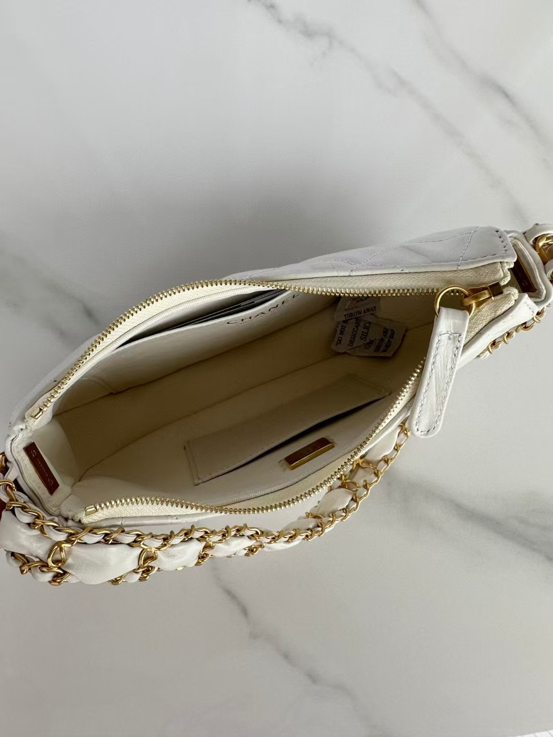 Ch**el Hobo Handbag 23.5x13.5x5.3cm