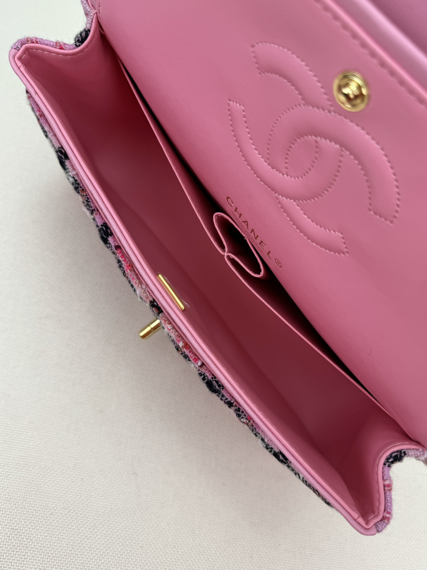 Ch**el CLASSIC HANDBAG 25cm