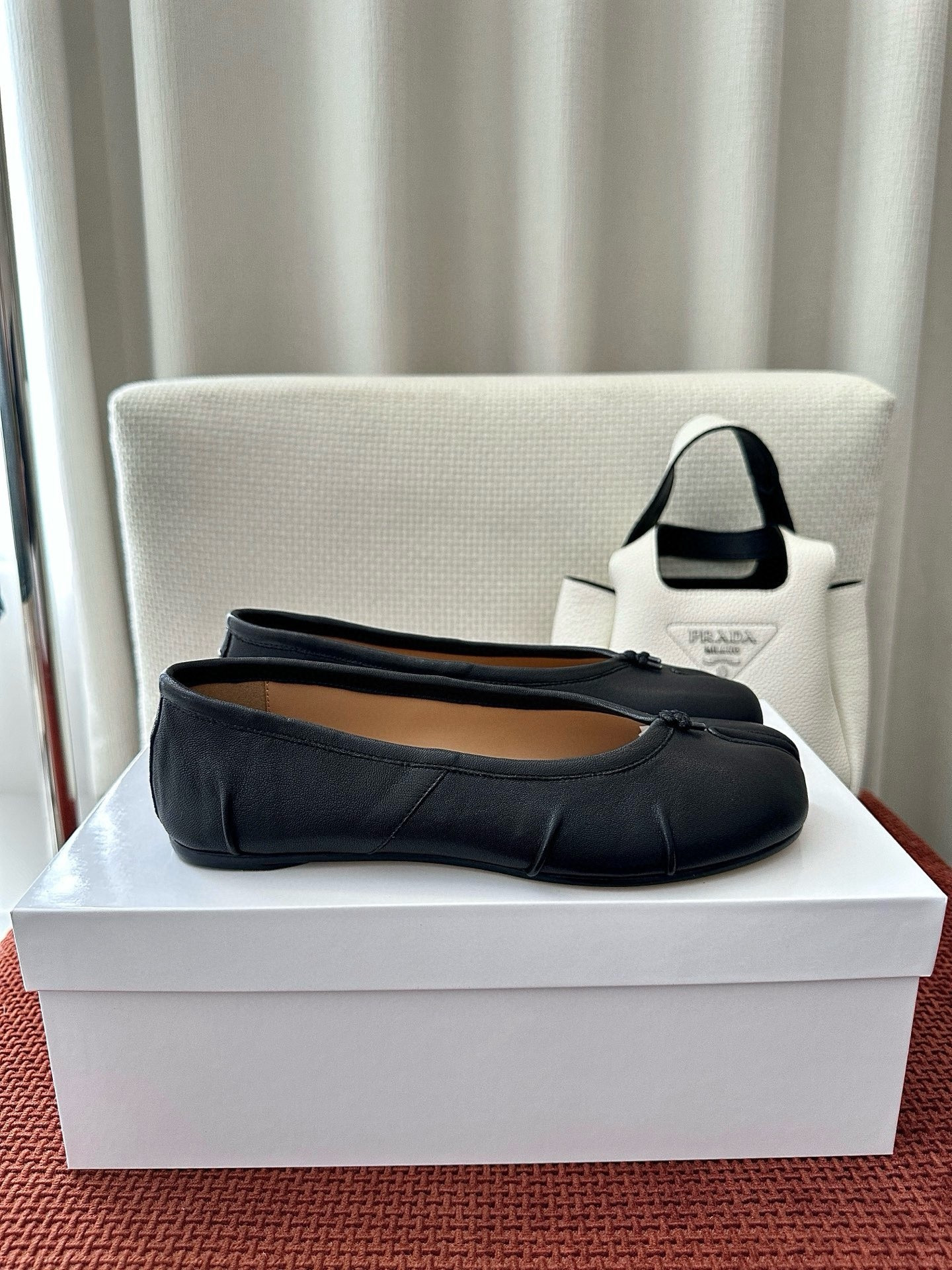 UA Ma1s0n Marg*e1a Tabi Leather Ballet Flats