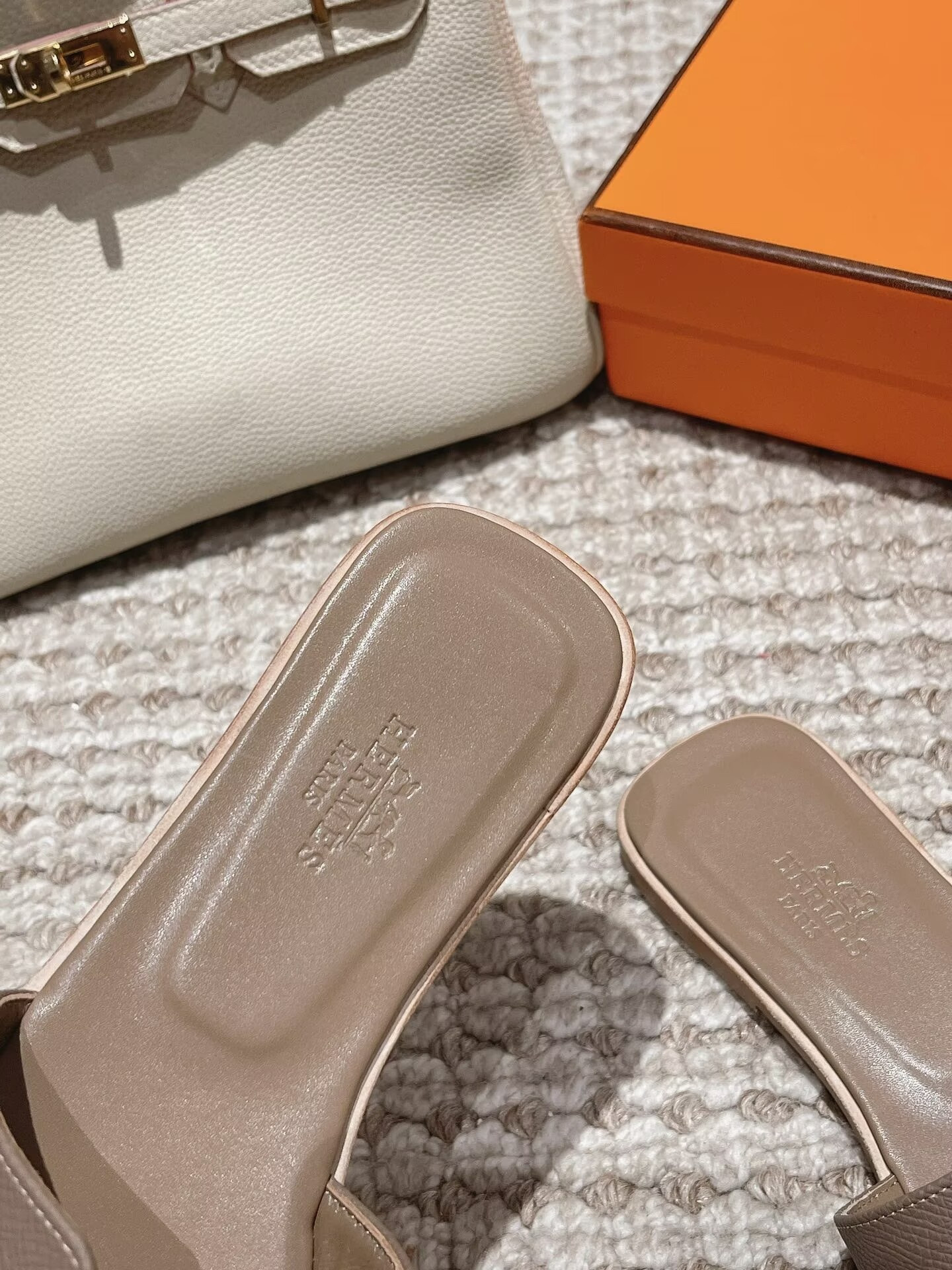 UA Hermès Oran Sandal