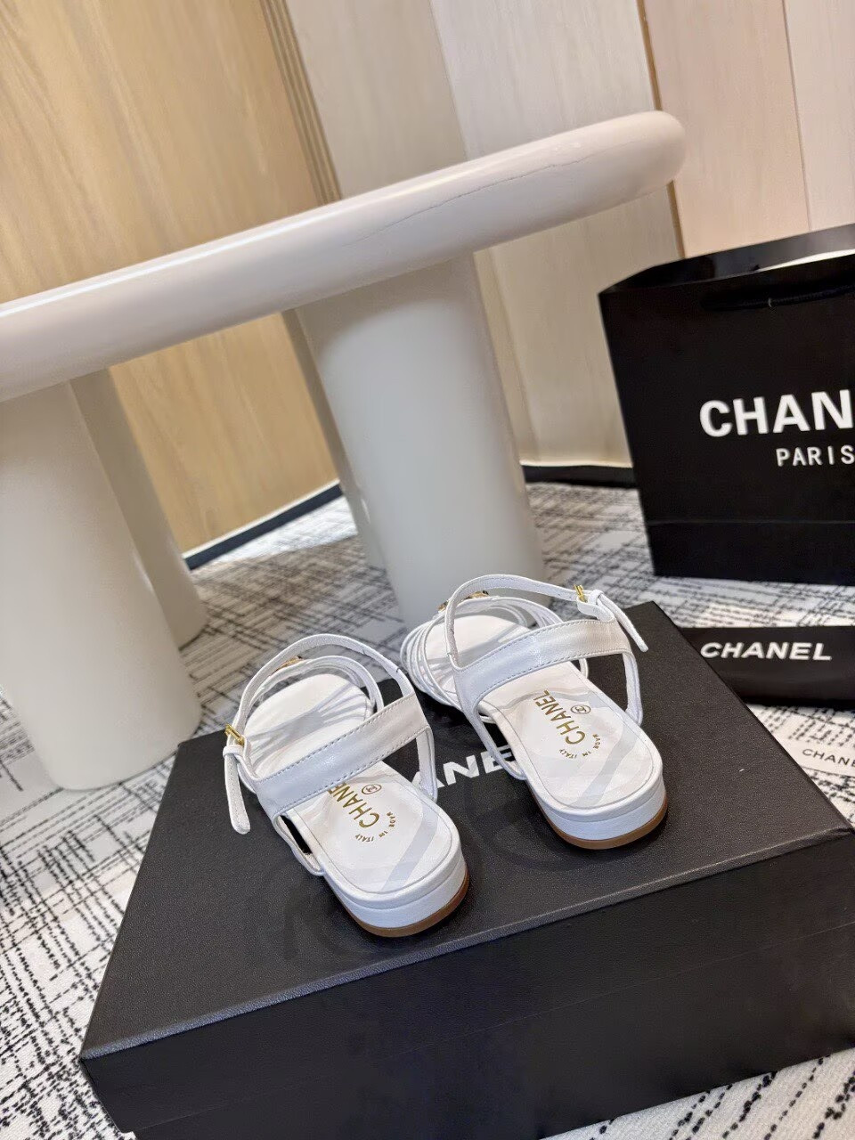 ua Ch**el sandals