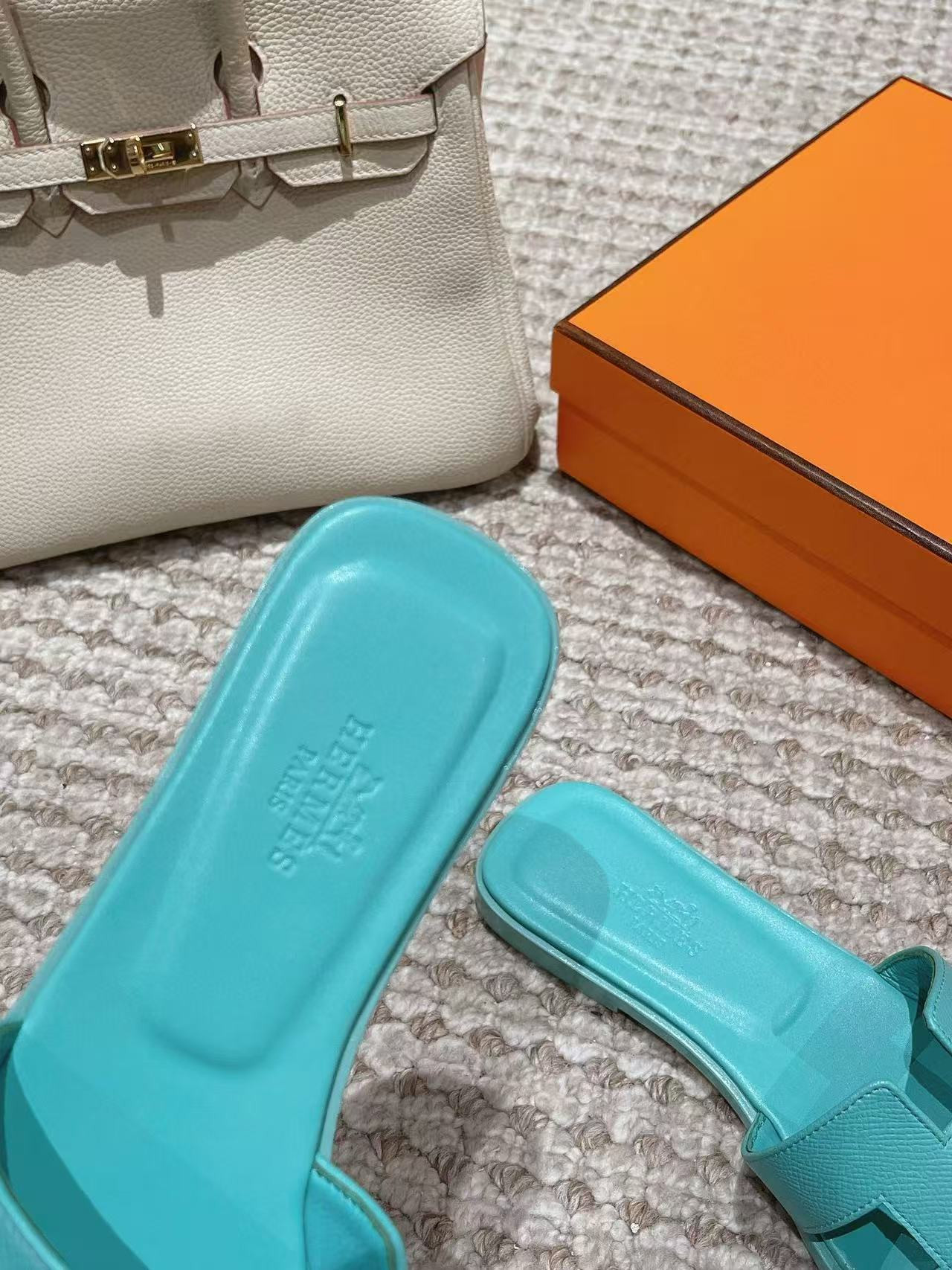 UA H**me5 Oran sandal