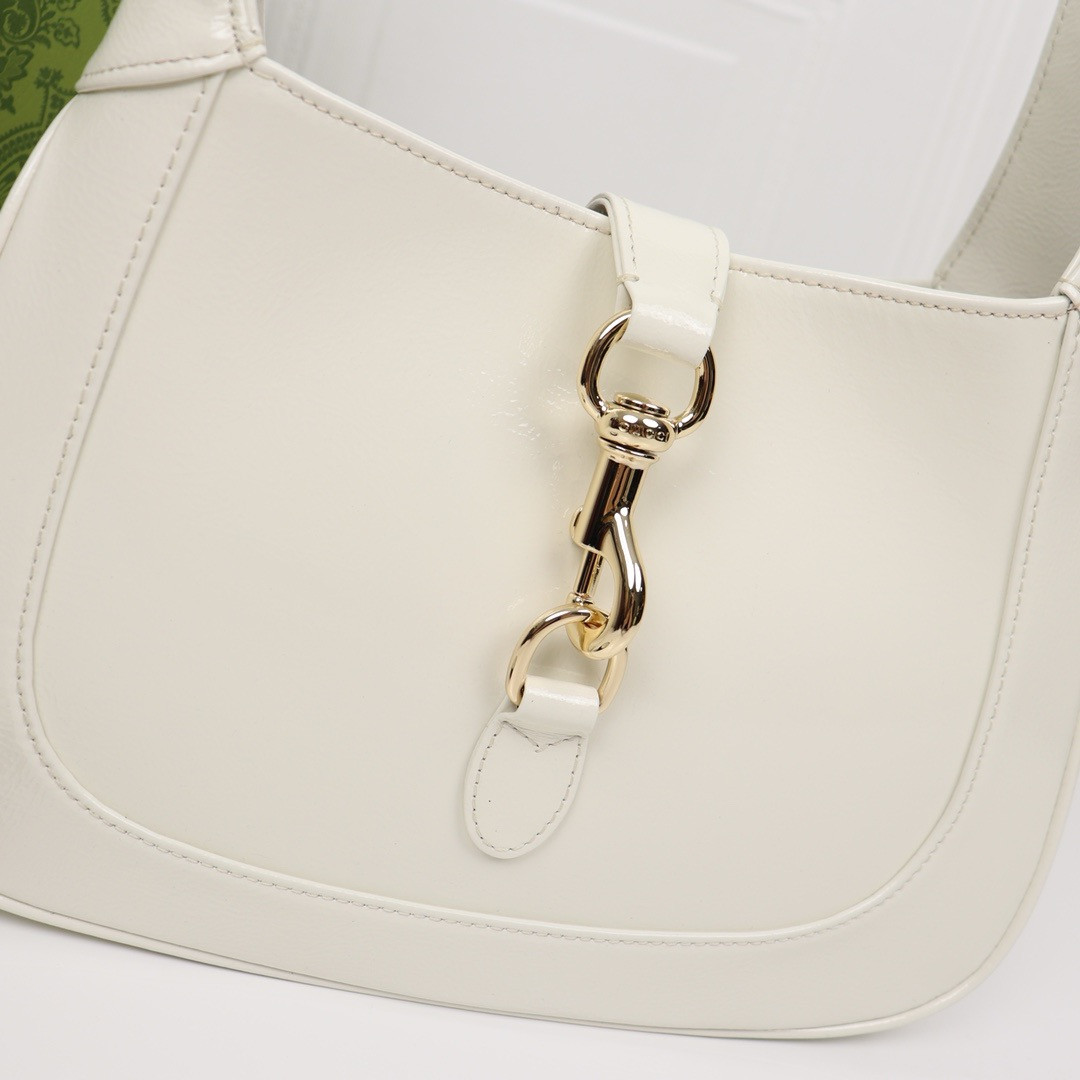 Gvc*1 Jackie small shoulder Bag Ivory Patent Leather 27.4×19.1×4.1cm