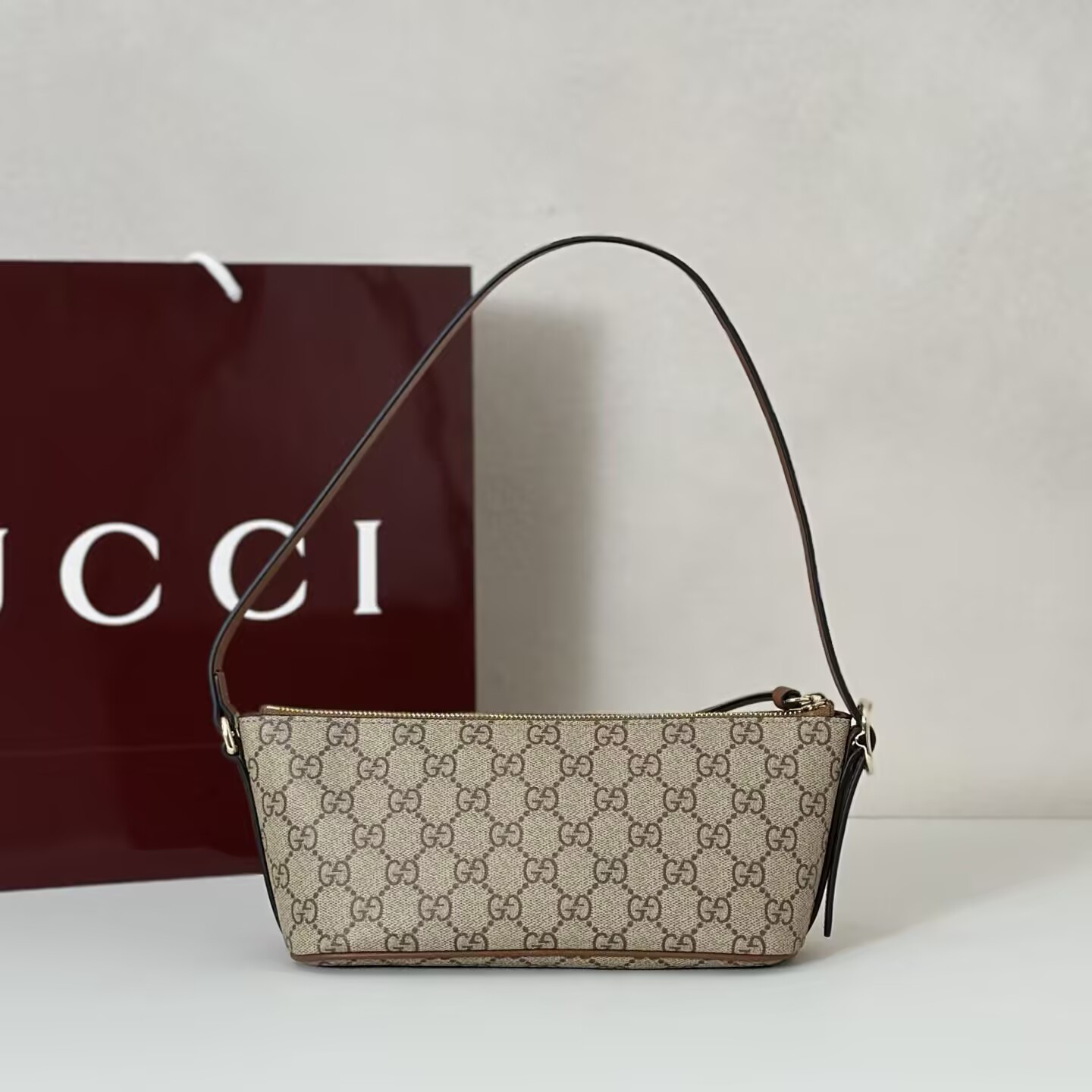 Gucci GG Emblem Small Shoulder Bag 27x10.5x9cm