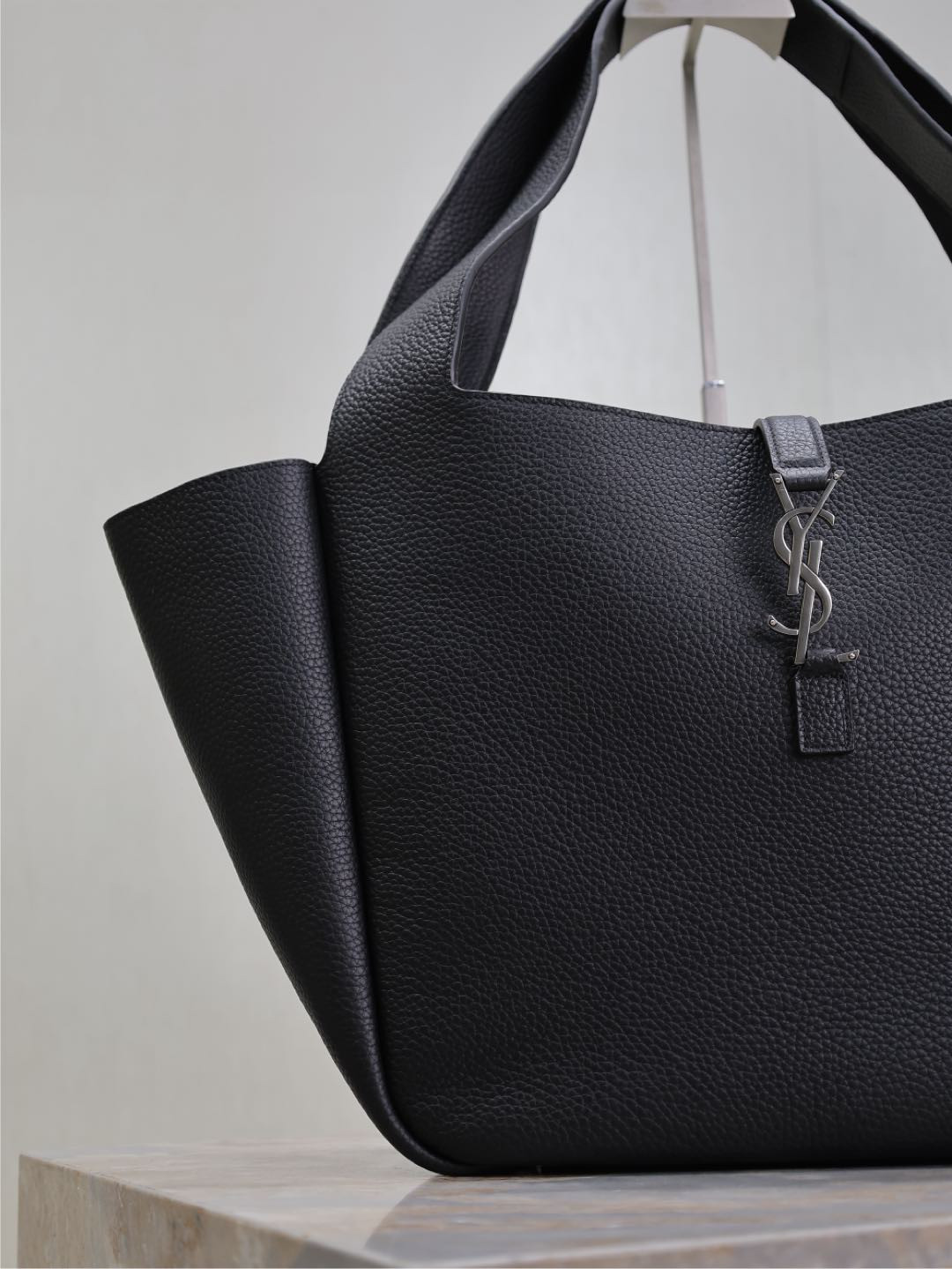 Y51 LE 5 À 7 BEA in grained leather 50×28×18cm