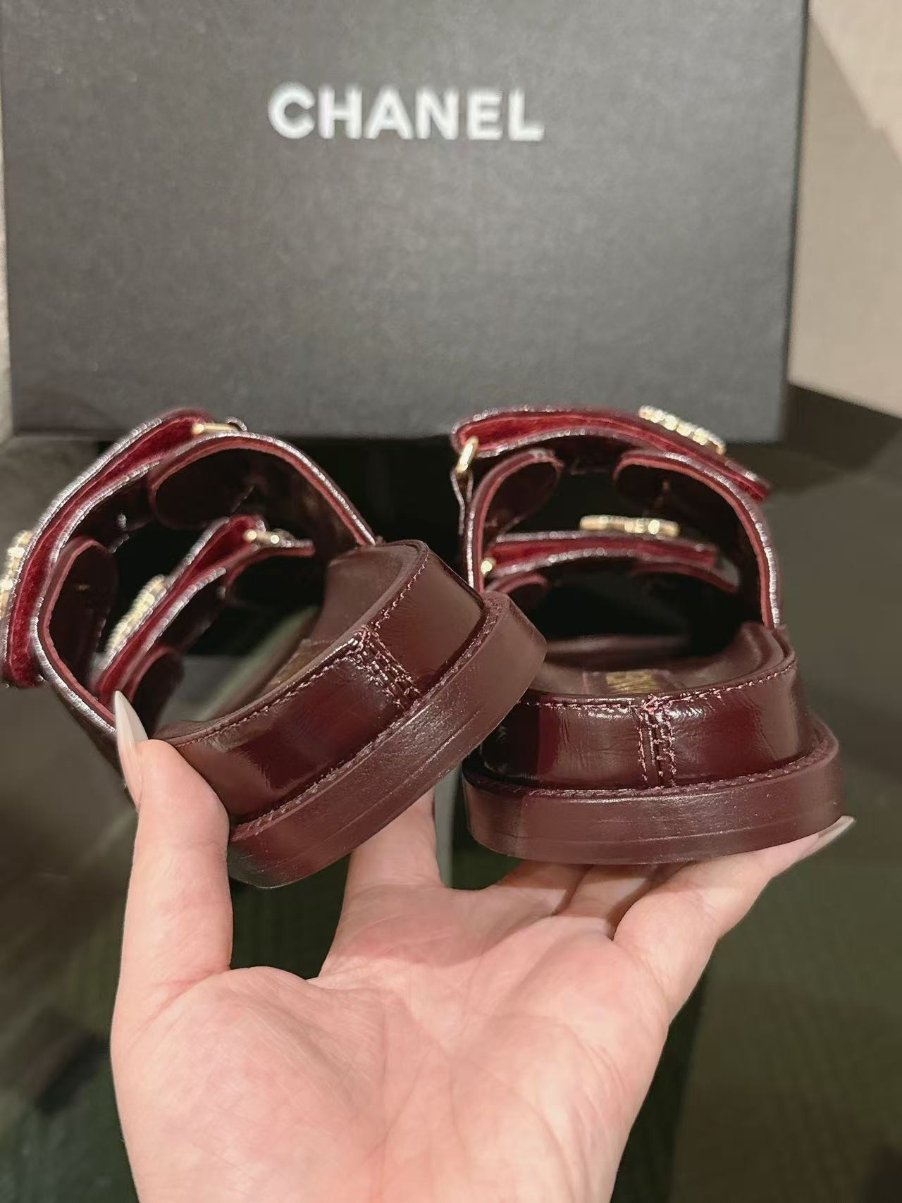UA Ch**el SLIDES