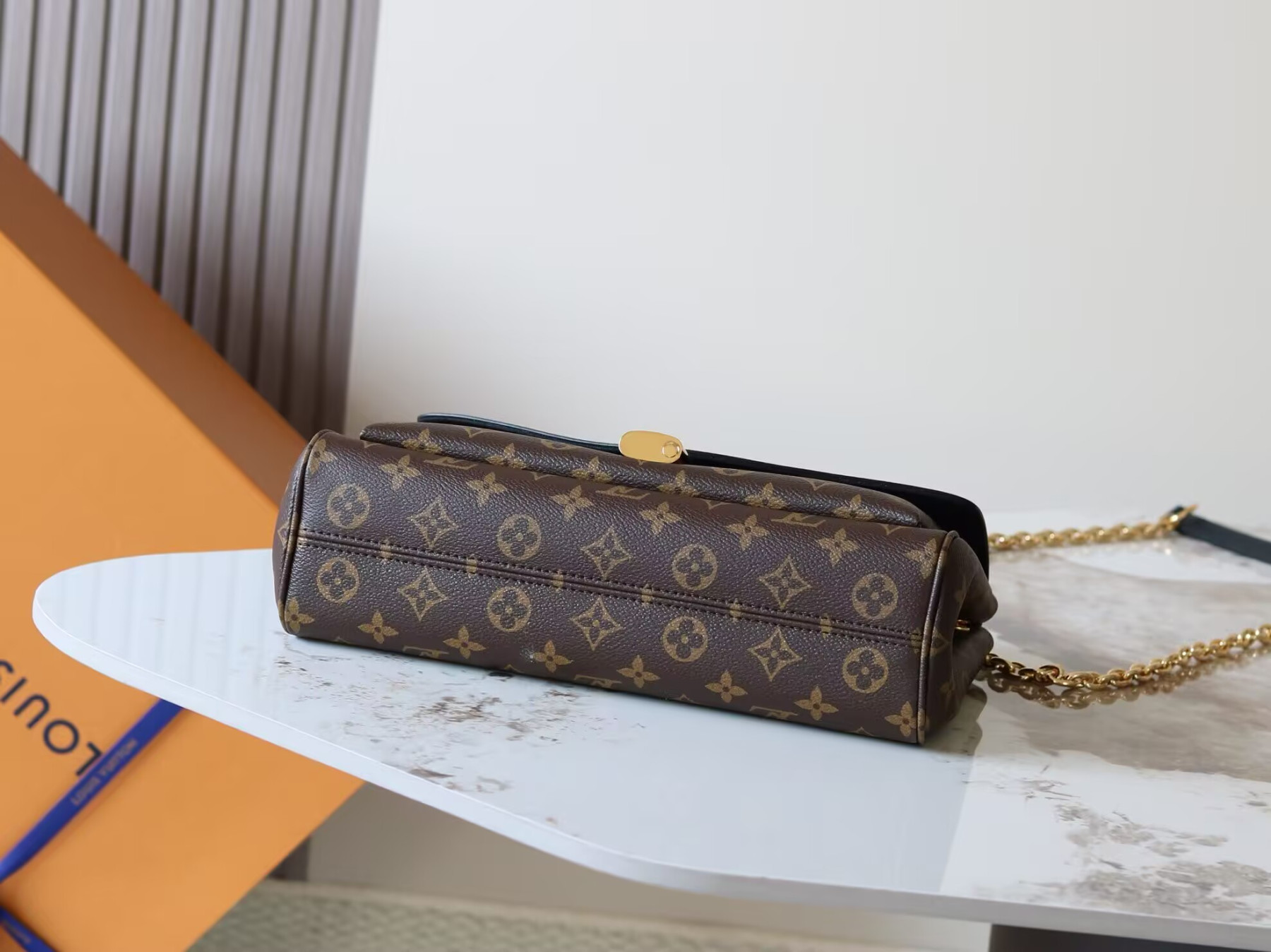 LV Saint Germain PM M26285 30.5x21x12.5cm