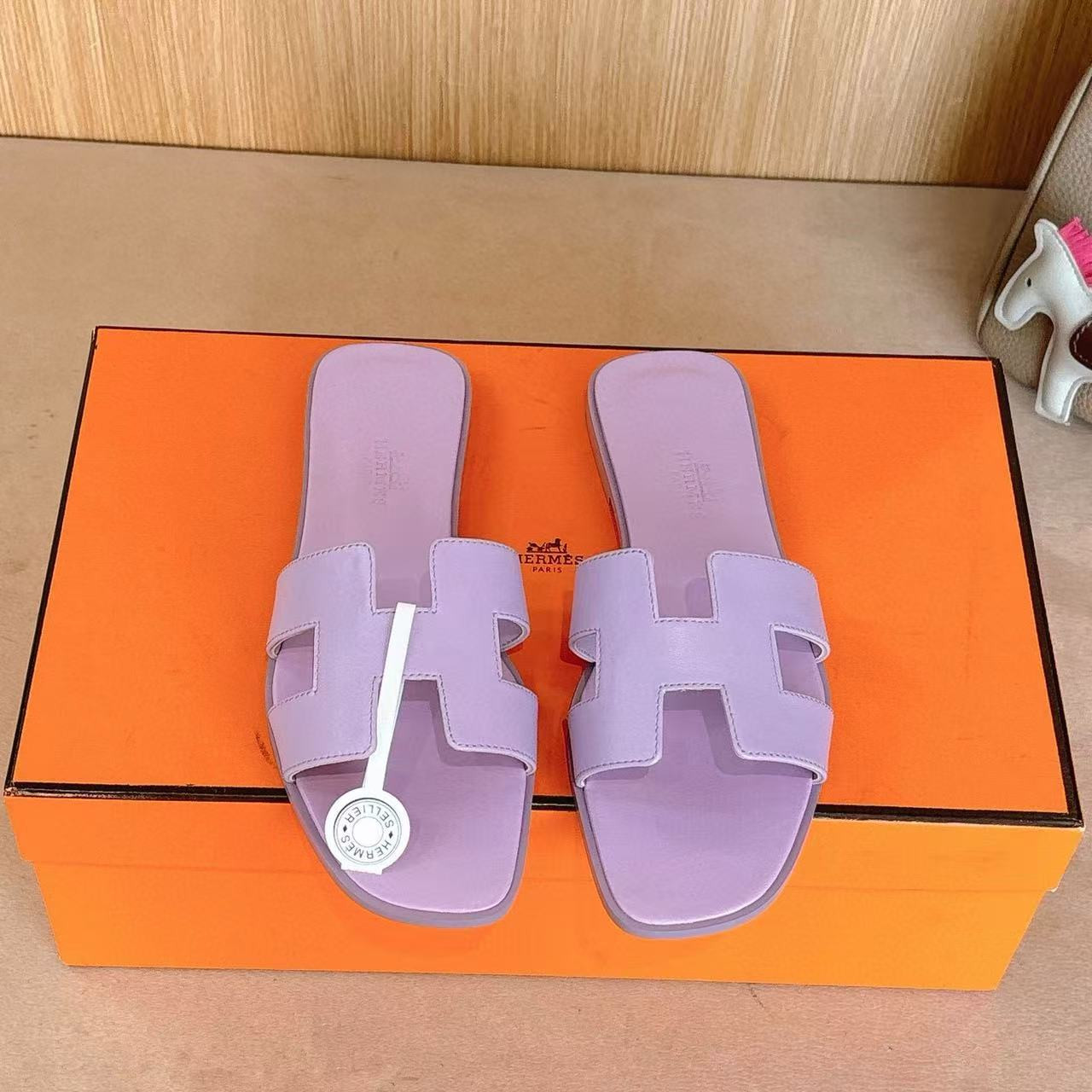 UA H**me5 Oran sandal