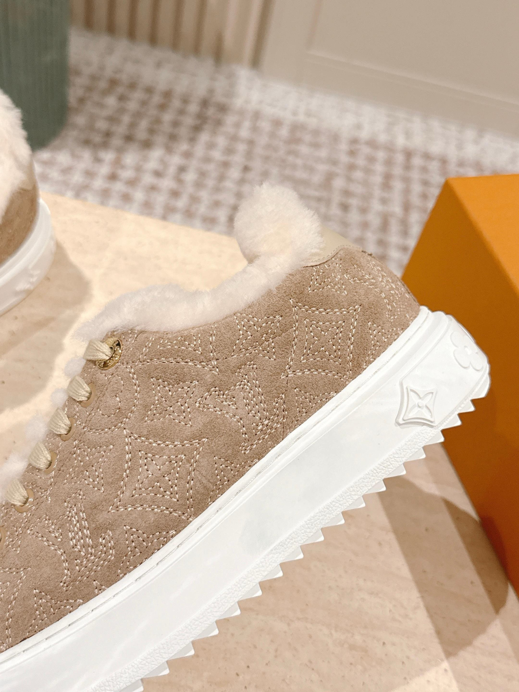 UA LV Time Out Sneaker