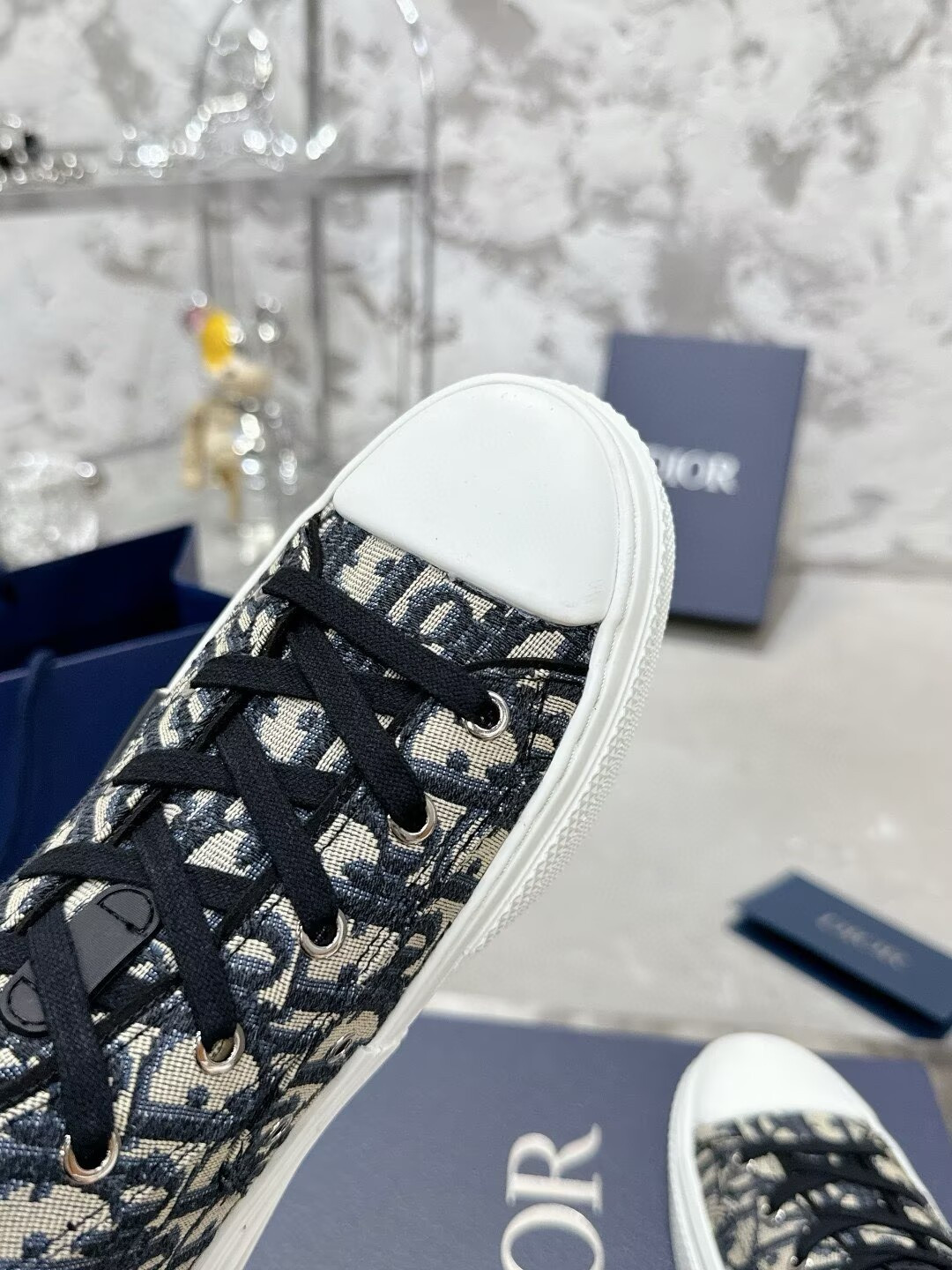 UA Dior Sneaker
