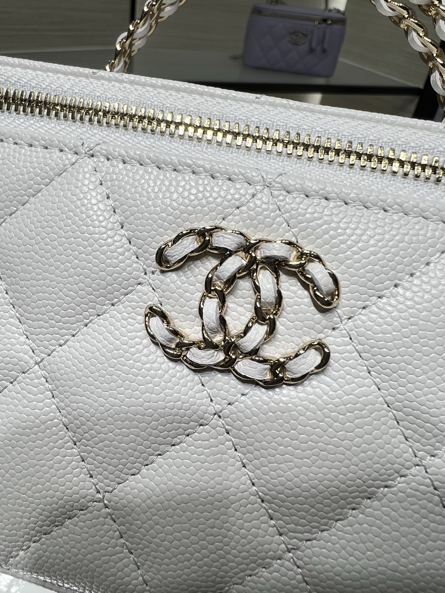 Ch**el vanity with chain ap5182 9.5x17x8cm
