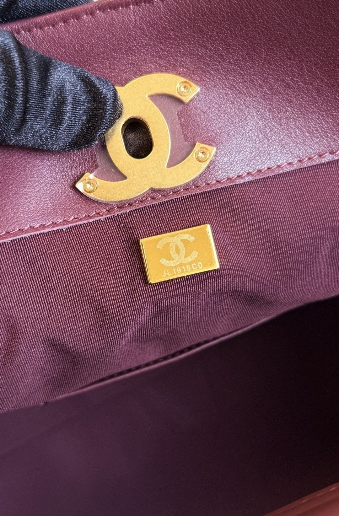 Ch**el Small Shopping Bag AS5634 24x36x14cm