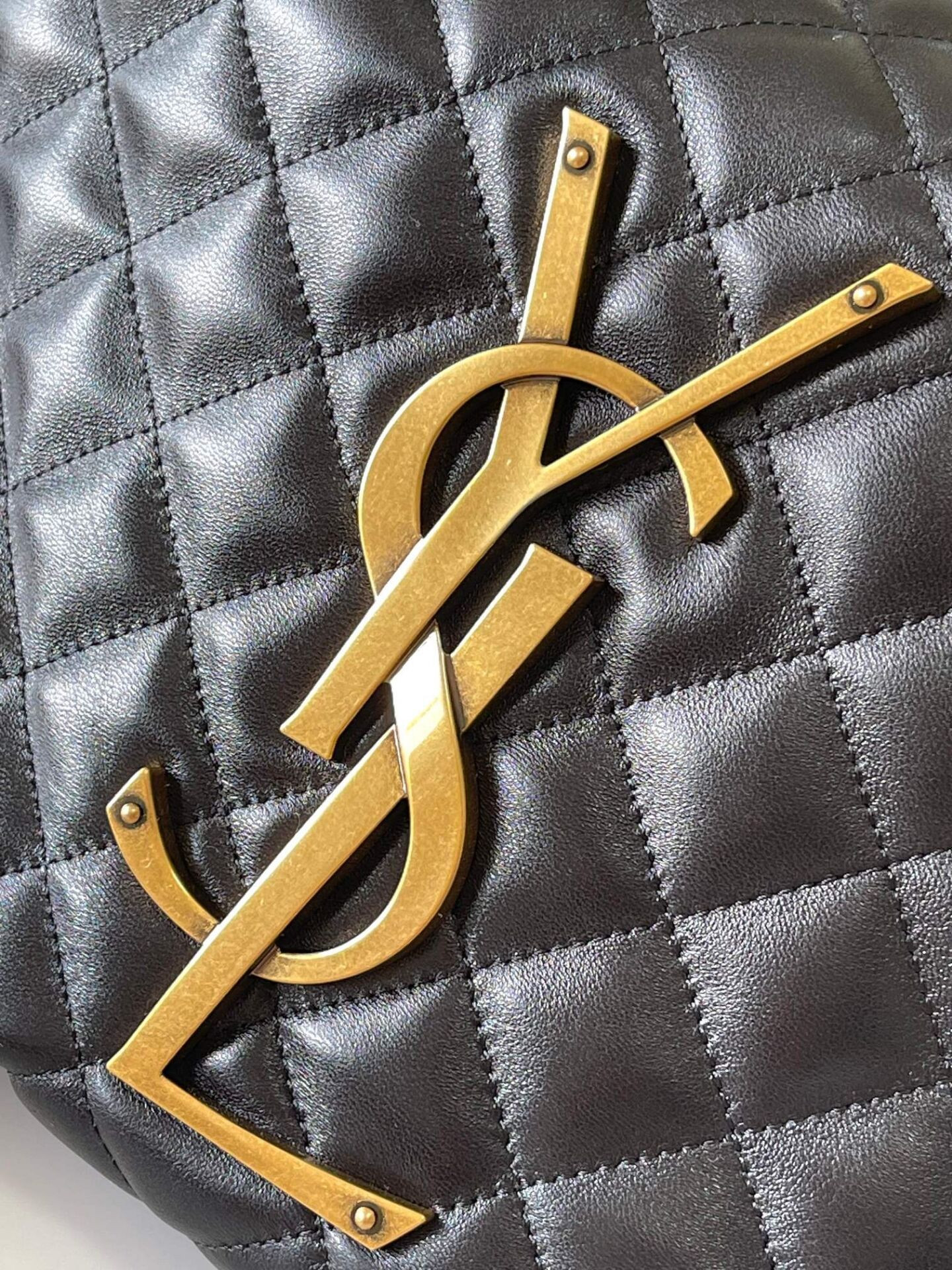 Y51 ICARINO IN QUILTED NAPPA 47x35x15cm