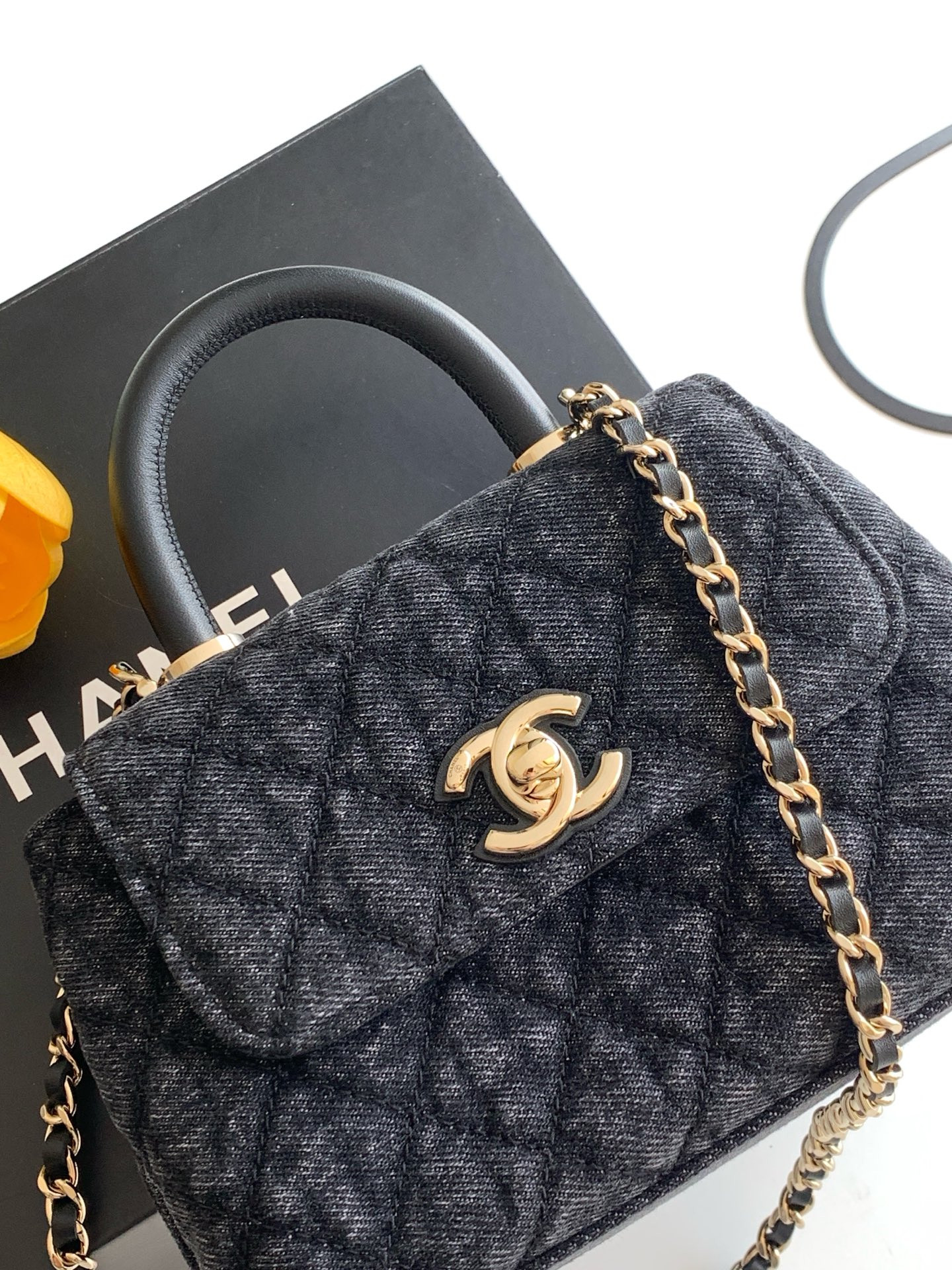 Ch**el coco clutch with chain ap4244 11.5x14.5x5.5cm