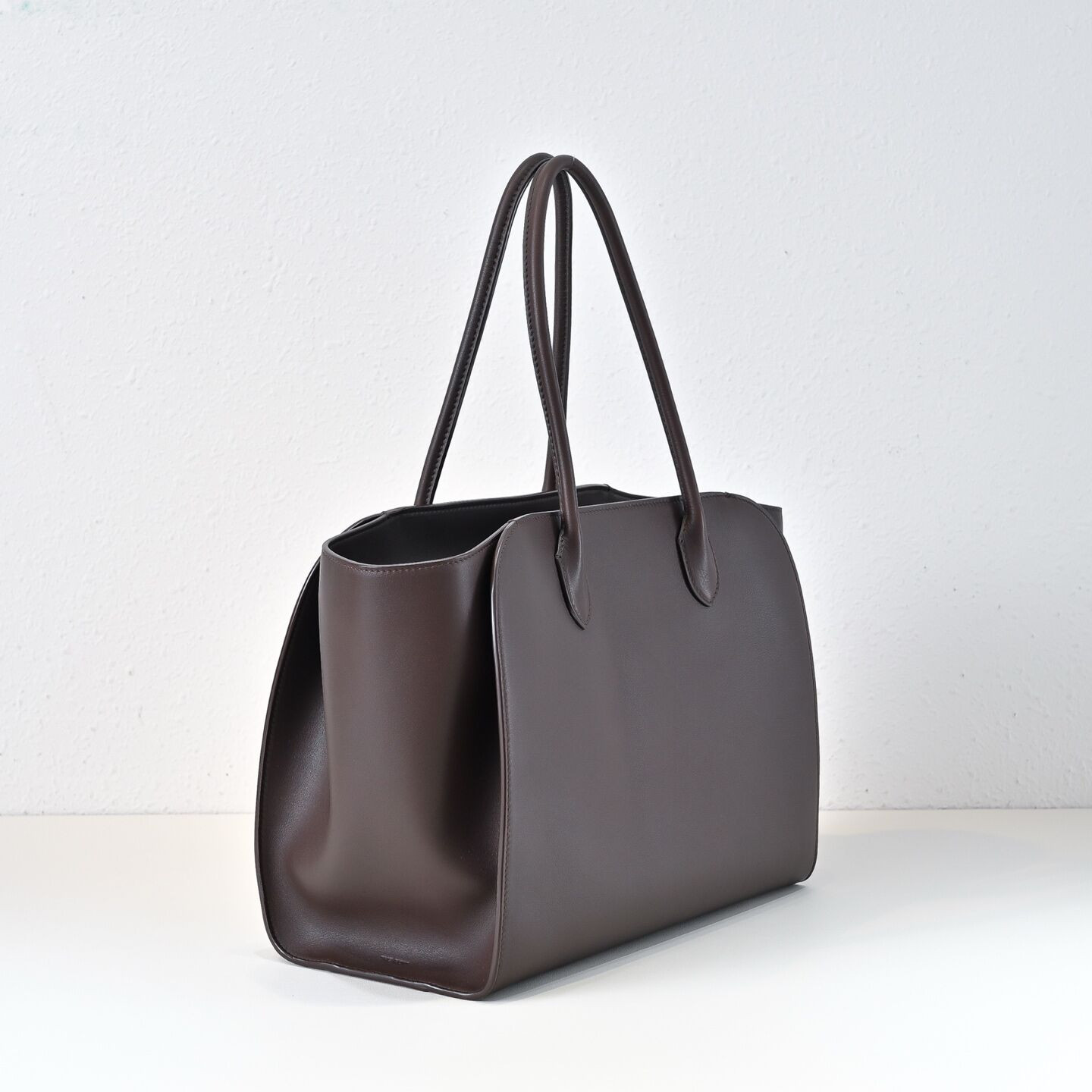 The R0w Marlo Bag in Leather 35.5x16x26cm