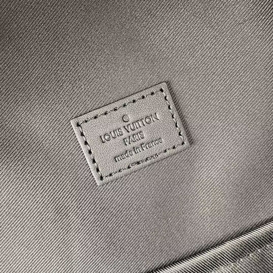 LV Discovery Backpack PM M46553 29x38x20cm