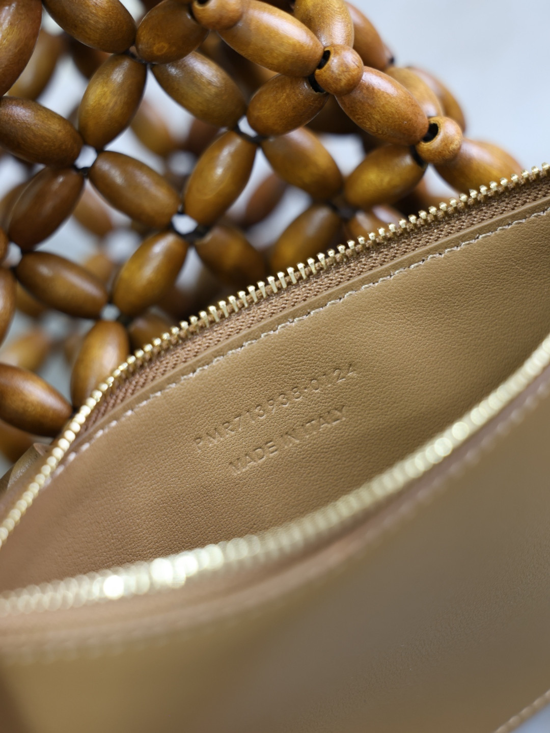 Y51 LE 5 à 7 wood beads 23x22x8.5cm