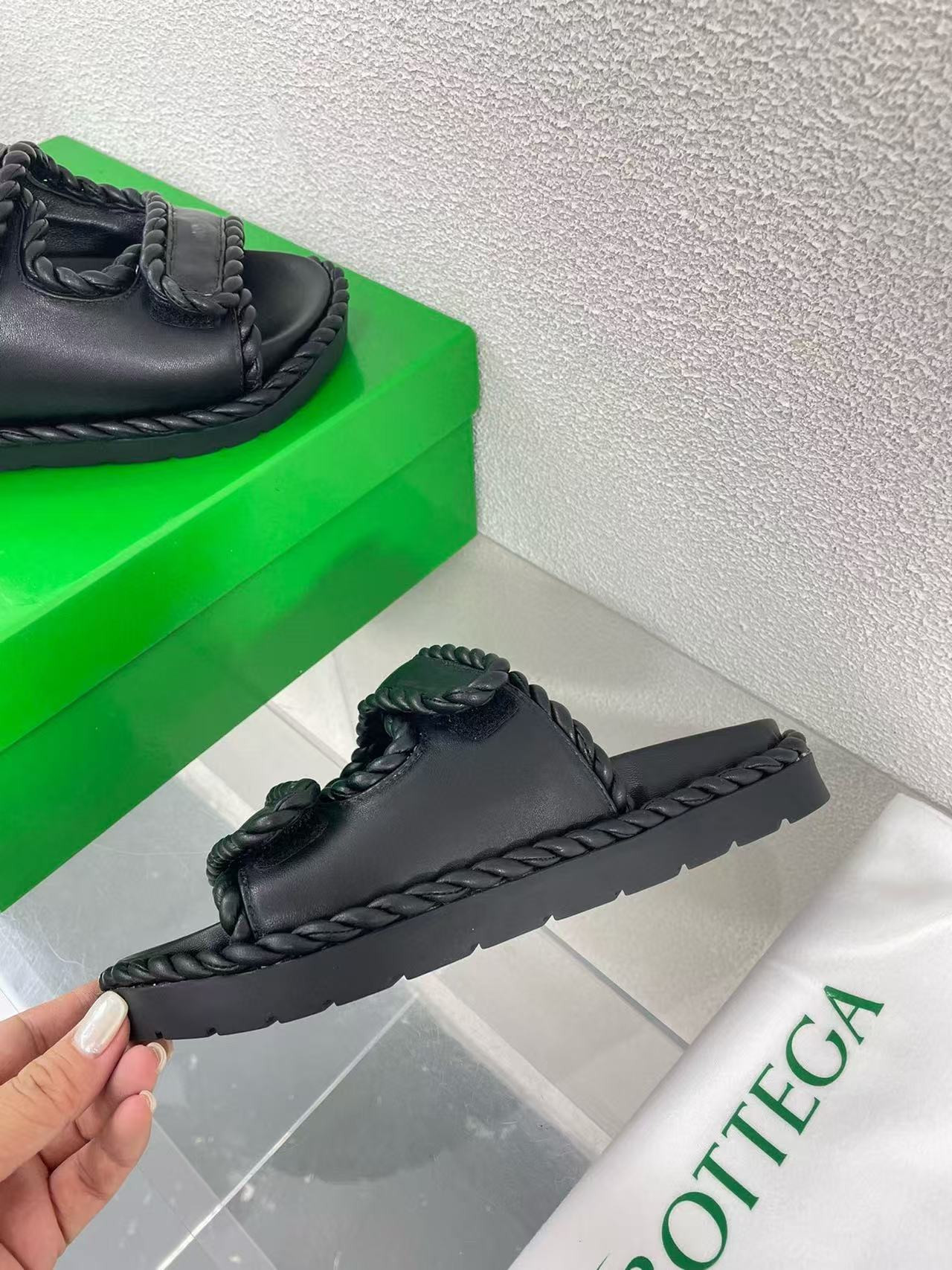 UA B0tt*ga Ven*ta Slide