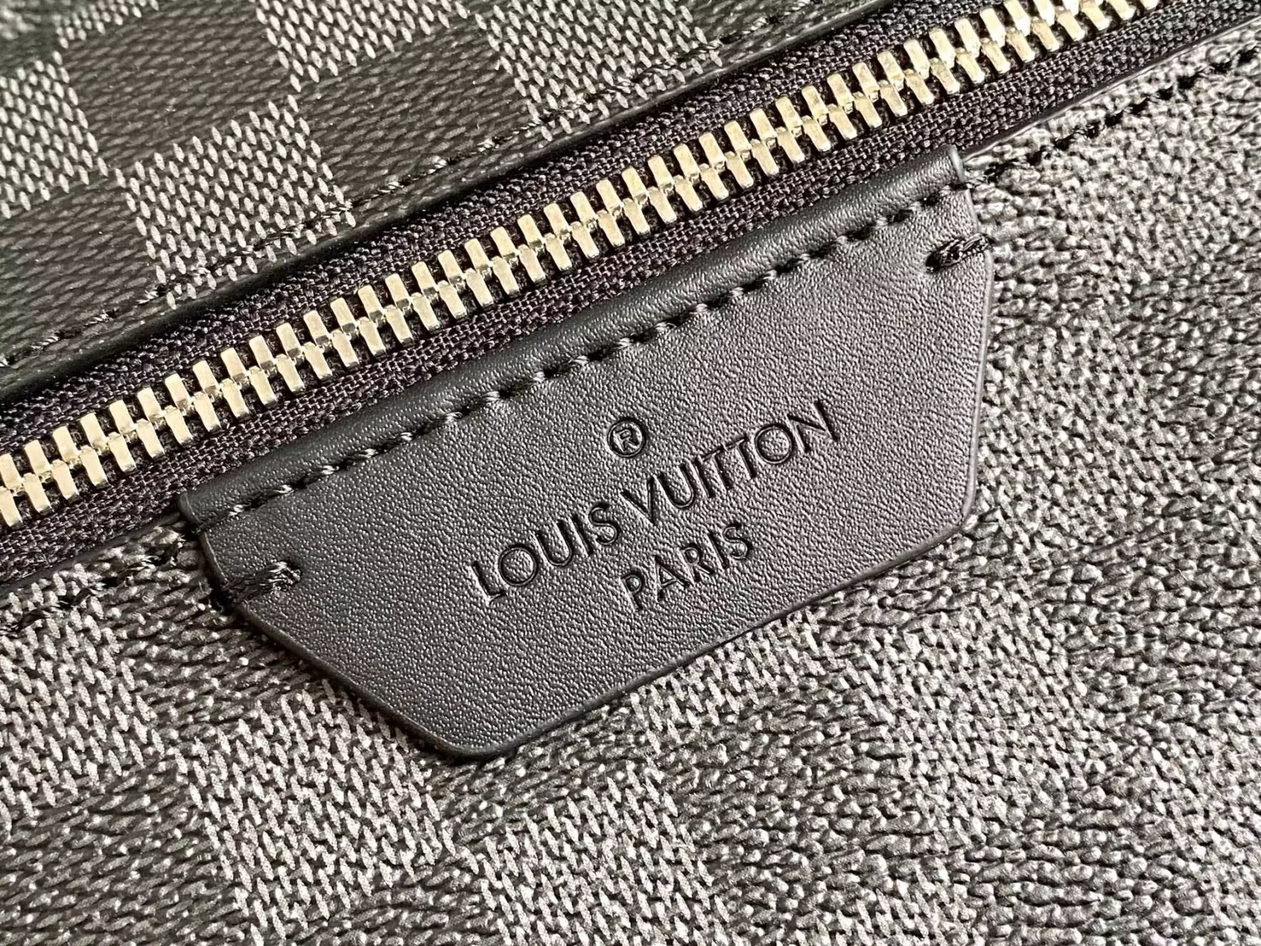 LV Discovery Backpack PM M40514 29x38x20cm