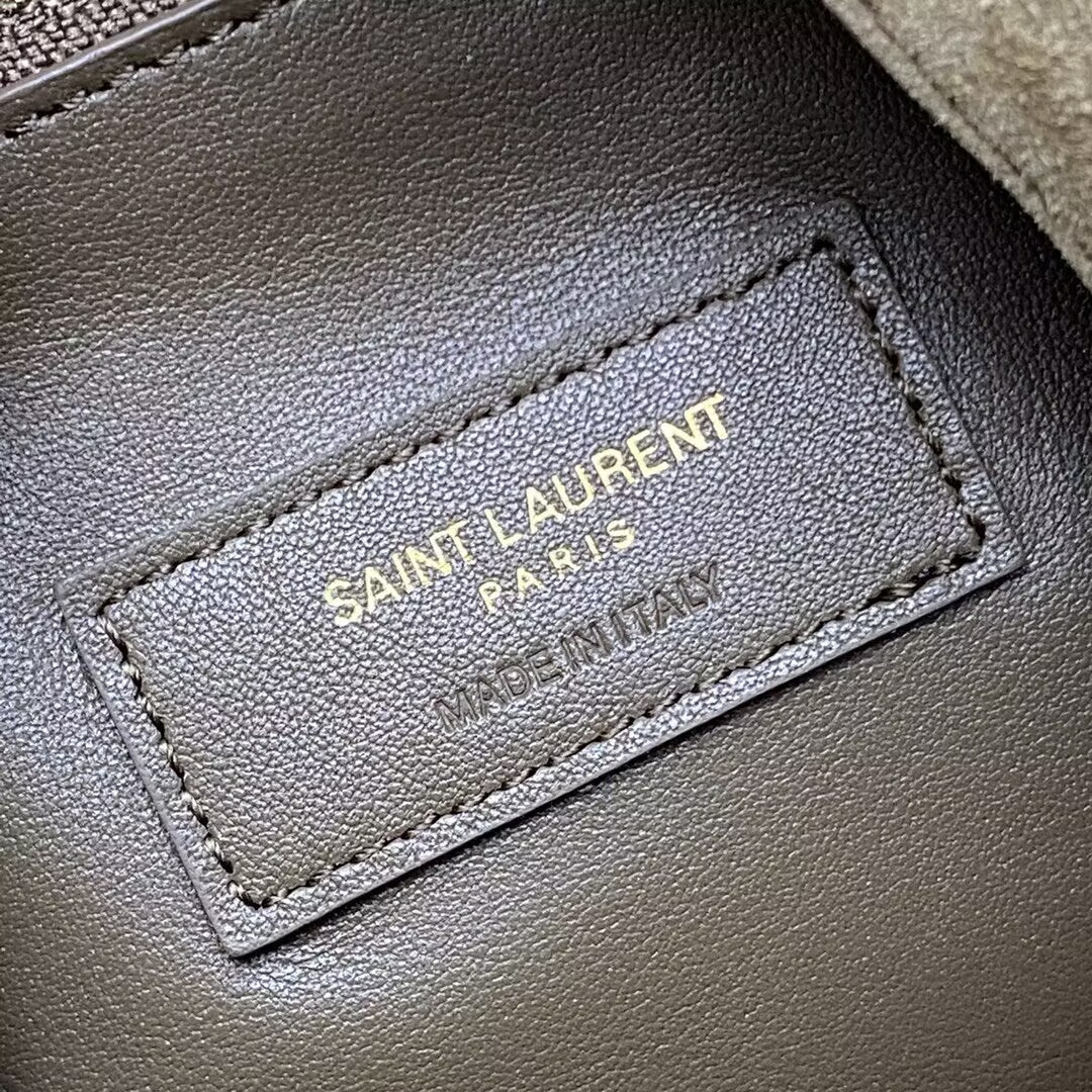 Y51 LE 5 À 7 S*pPLE IN SUEDE 23x22x8CM