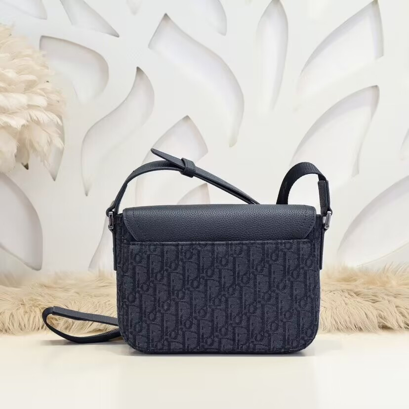 D10r Saddle Messenger Bag with Flap 23 x18 x6cm