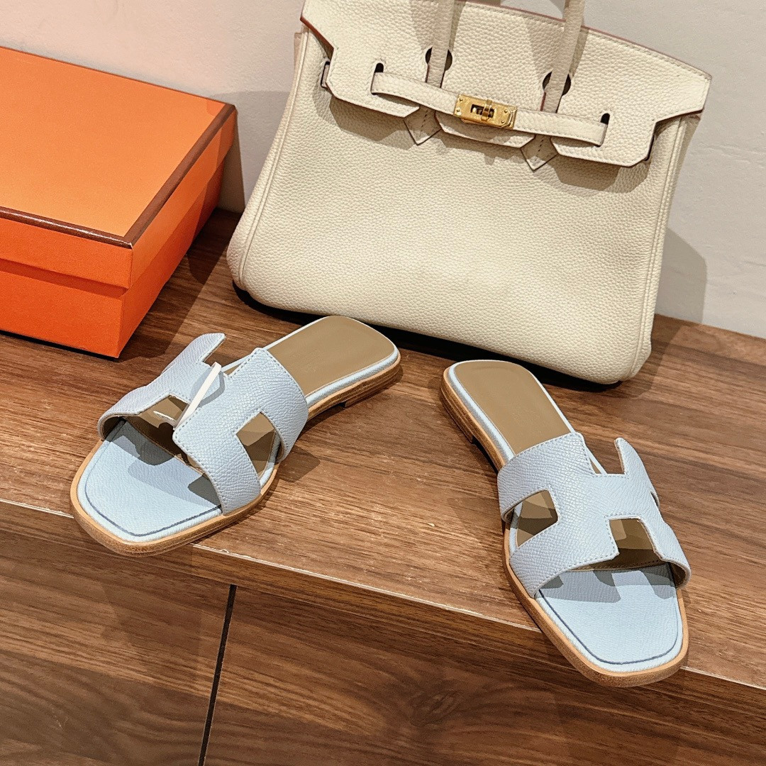 UA H**me5 Oran sandal