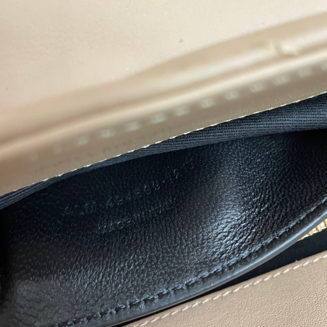 Y51 LOULOU SMALL IN QUILTED LEATHER 23x17x9cm