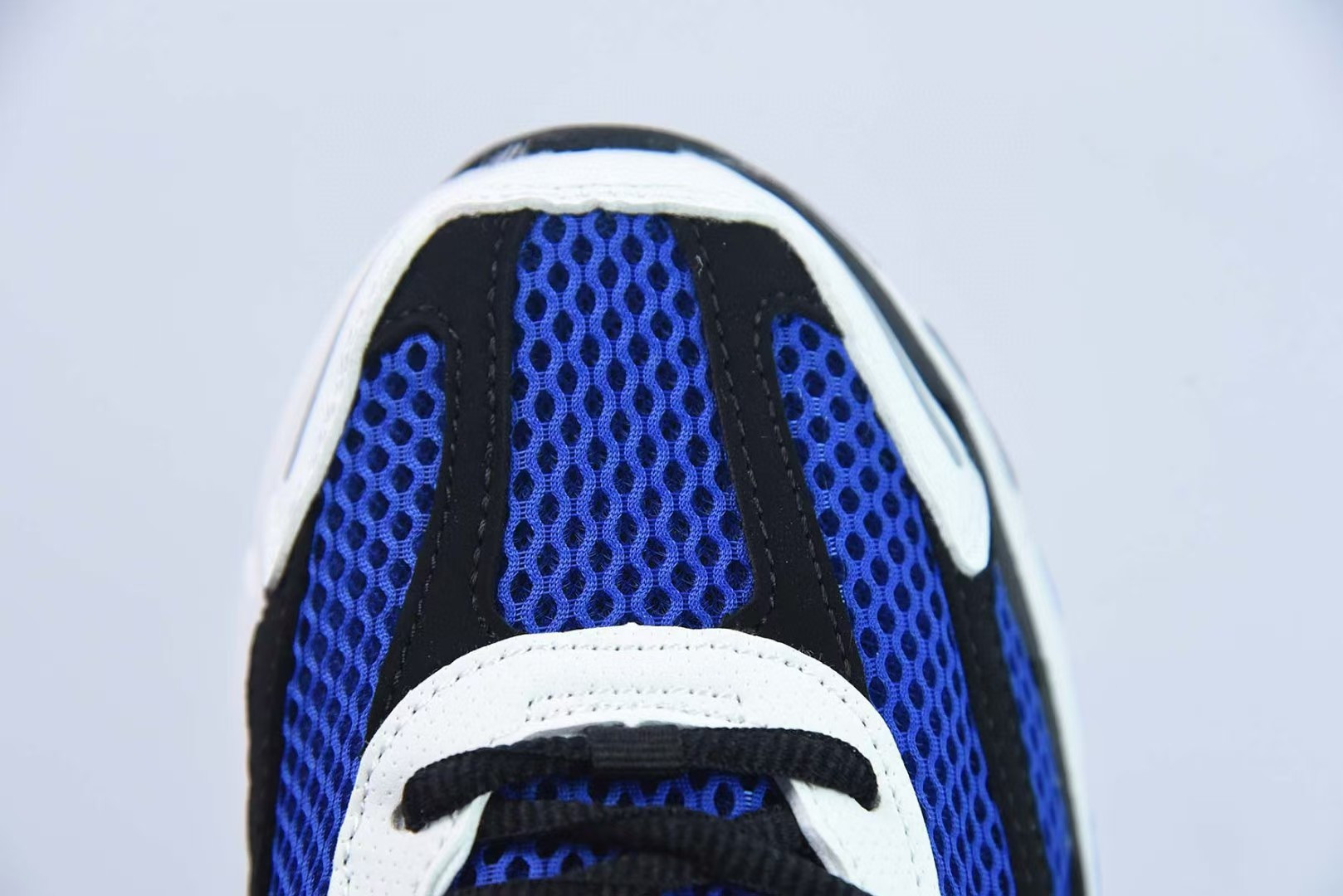 UA Nike Zoom Vomero 5