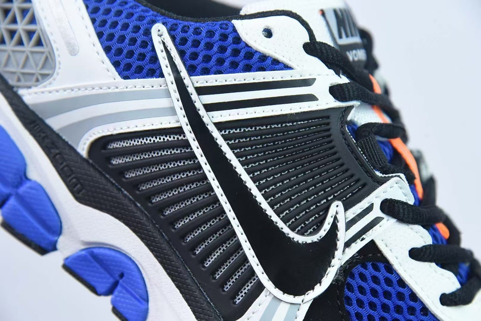 UA Nike Zoom Vomero 5