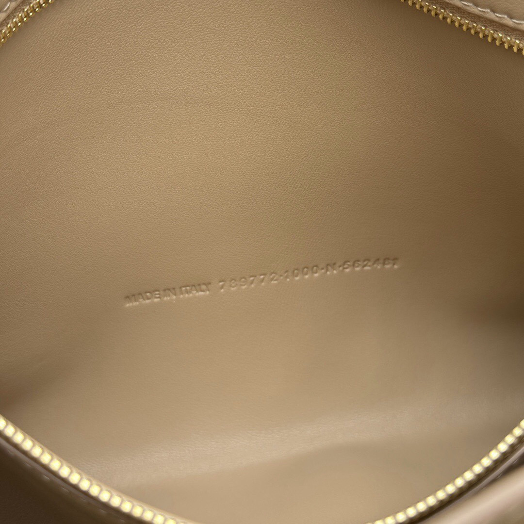 Ba1en*iaga Rodeo Mediun 35x23.3x10.9cm