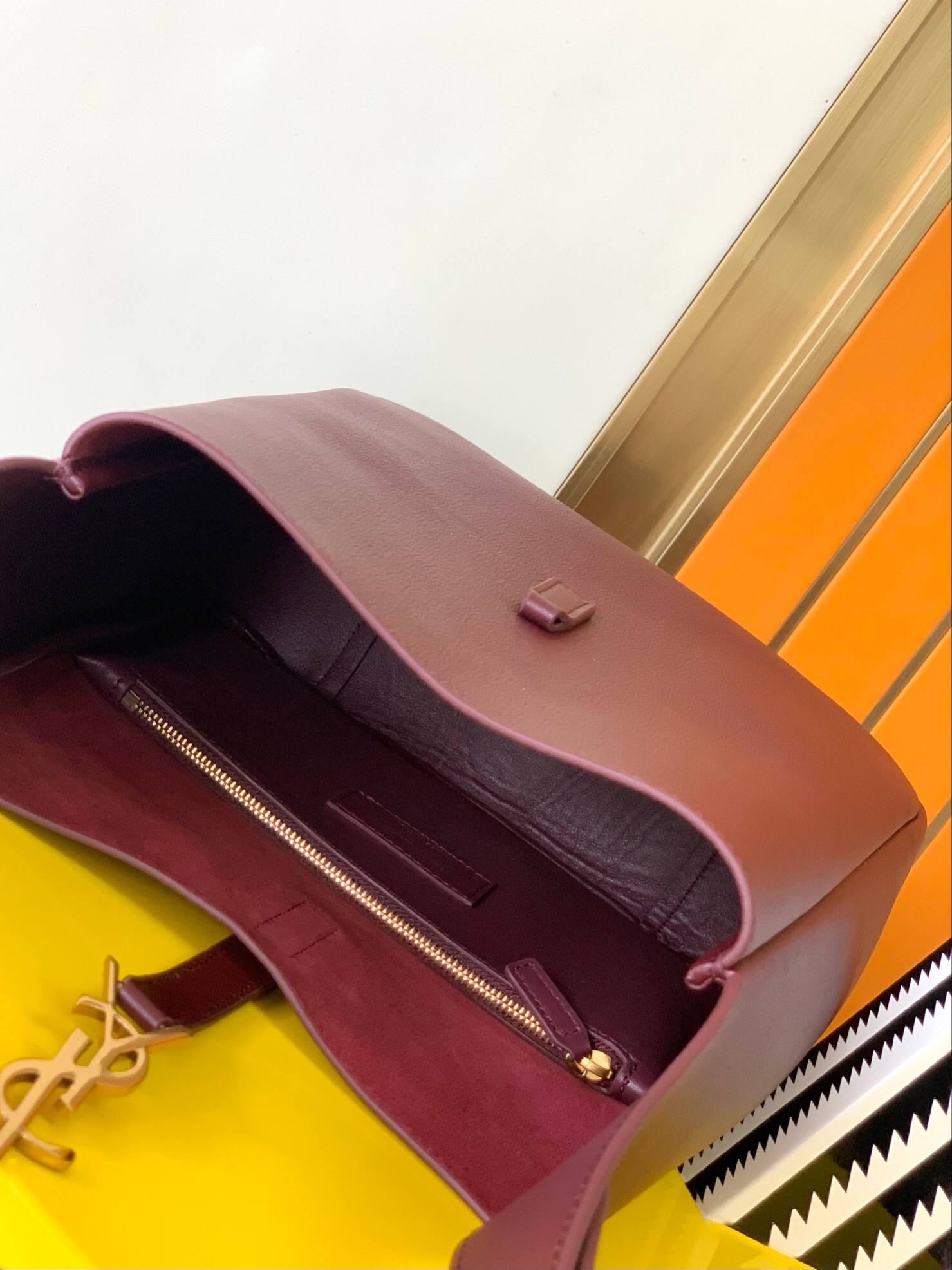 Y51 LE 5 À 7 S*pPLE SMALL IN GRAINED LEATHER  23 x 22 x 8.5 cm