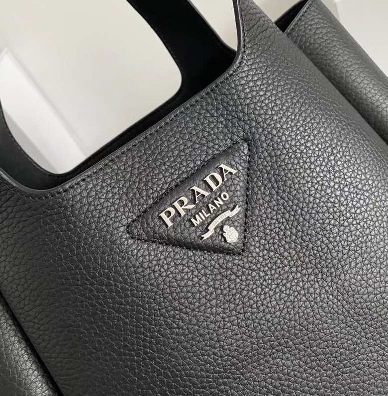 Pra*a Medium Leather Tote 25x21.5x14cm