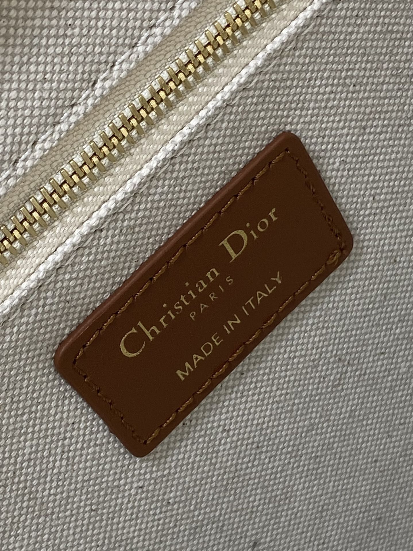 MEDIUM D10r BOOK TOTE White Multicolor Dragon Zodiac Embroidery  36 x 27.5 x 16.5 cm