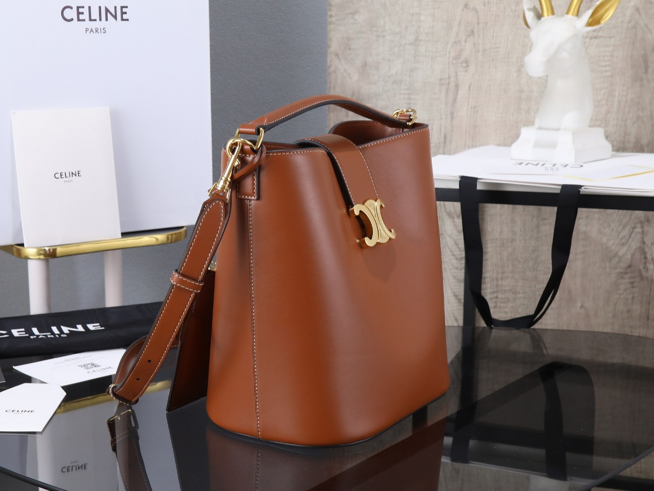 Ce1i*e L0vise 23.5x24x16cm