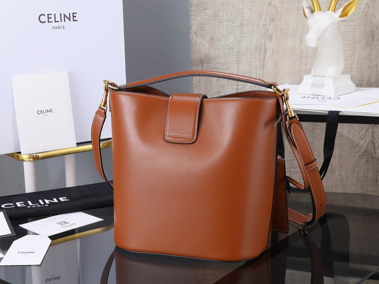 Ce1i*e L0vise 23.5x24x16cm