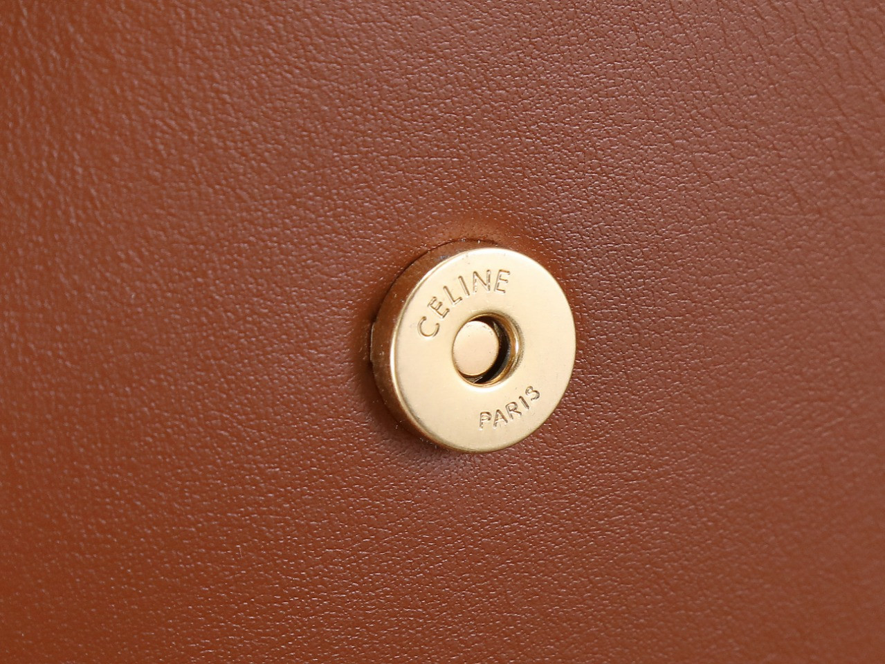 Ce1i*e L0vise 23.5x24x16cm