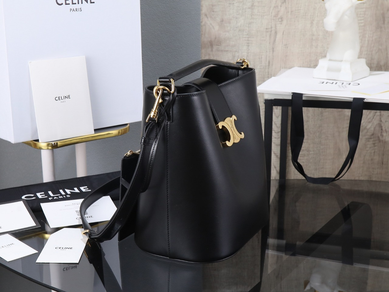 Ce1i*e L0vise 23.5x24x16cm