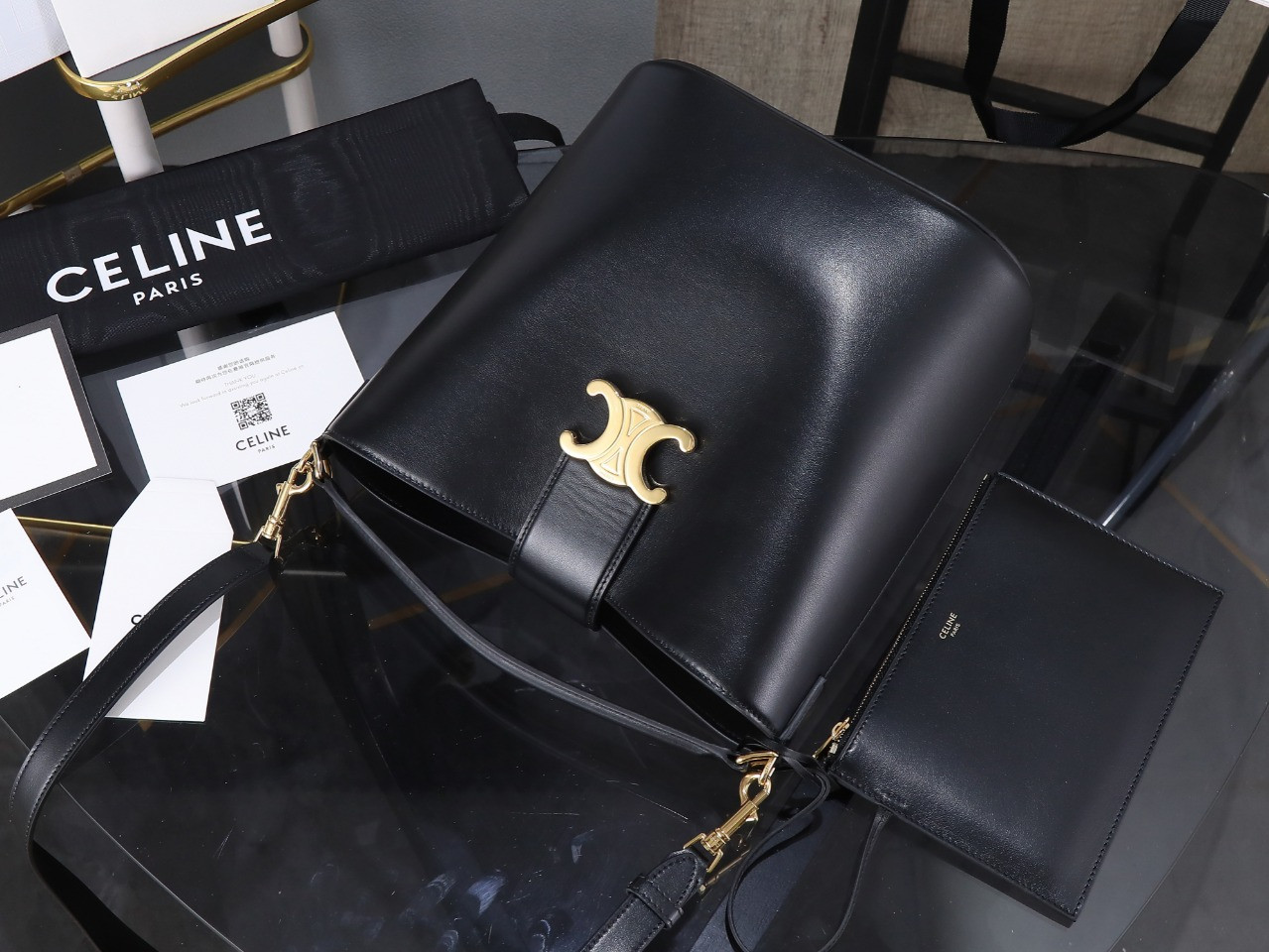 Ce1i*e L0vise 23.5x24x16cm