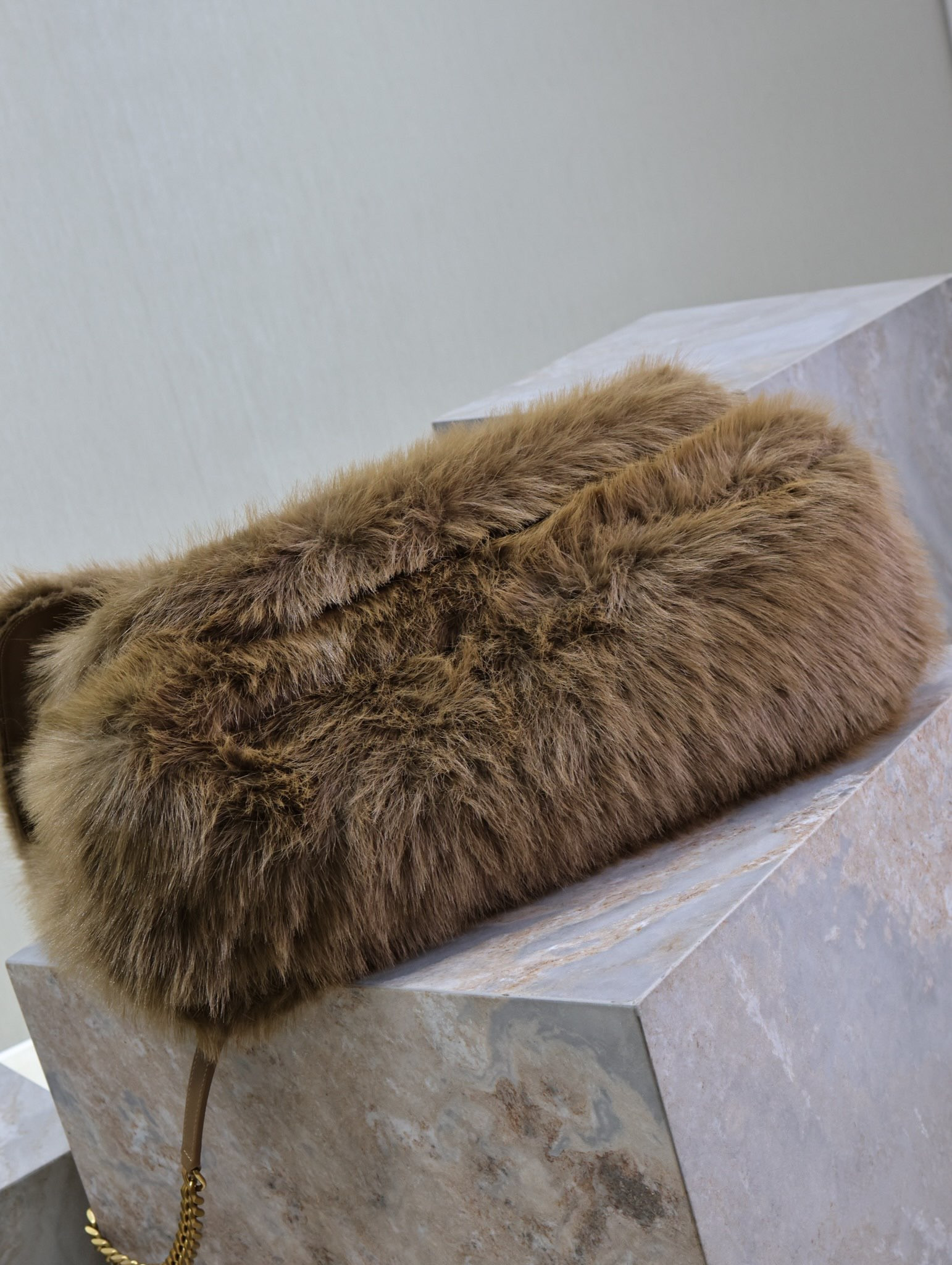 Y51 NIKI LARGE IN SHEARLING 47 X 34 X 16 CM