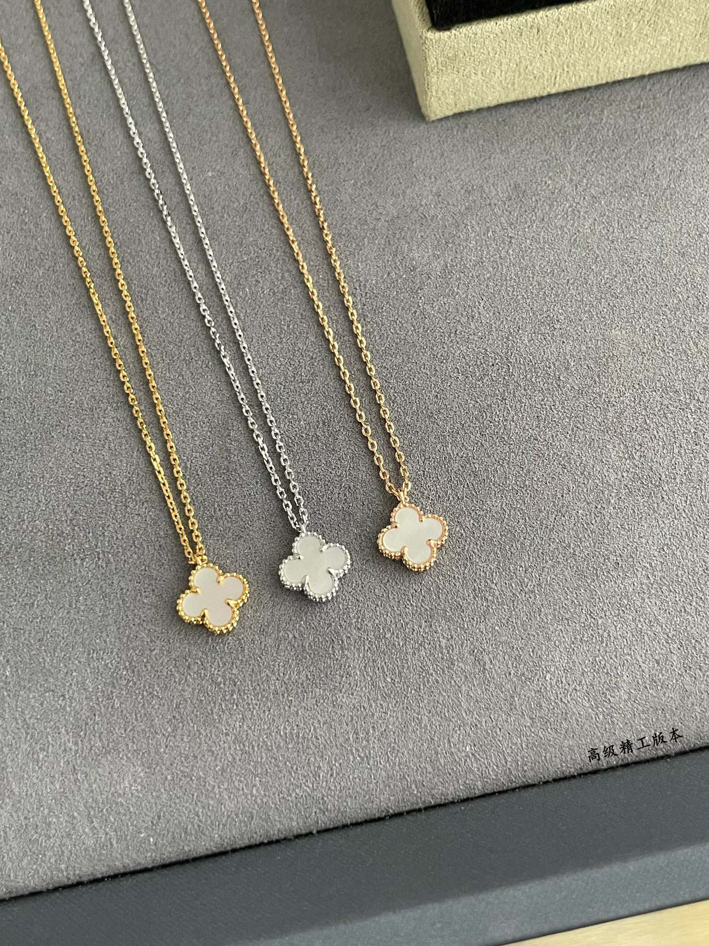 V*n Cl**f & Arpels Mini Necklace Diameter approx 1.0cm,Chain length approx 40+5cm