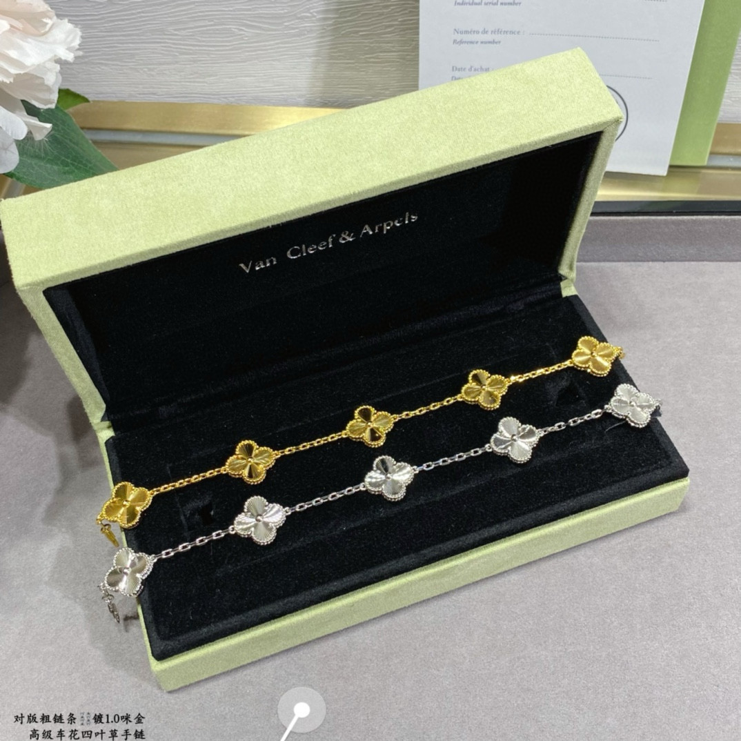 V*n Cl**f & Arpels Bracelet
