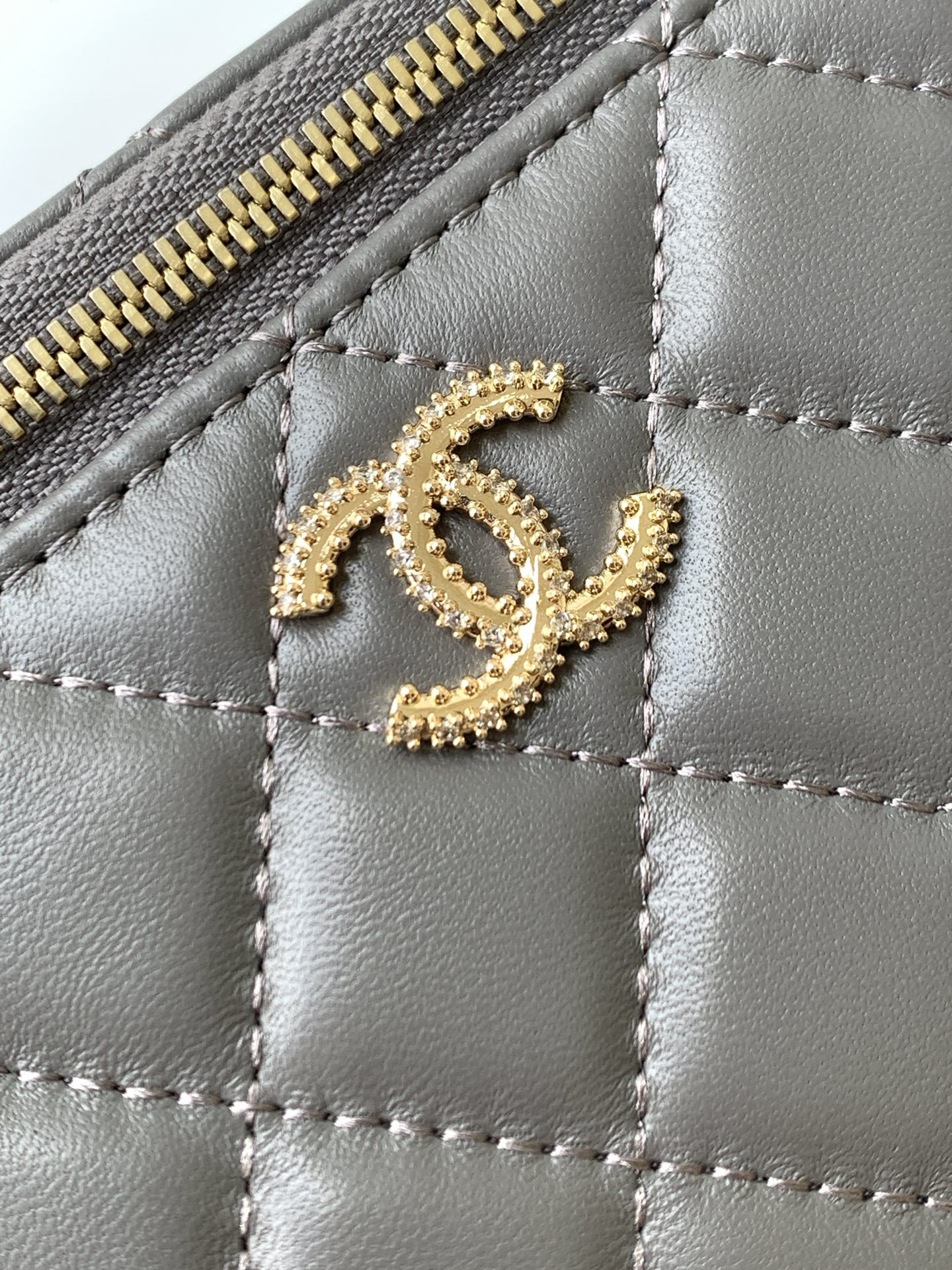 Ch**el Long Vanity with Chain 17x9.5x8cm